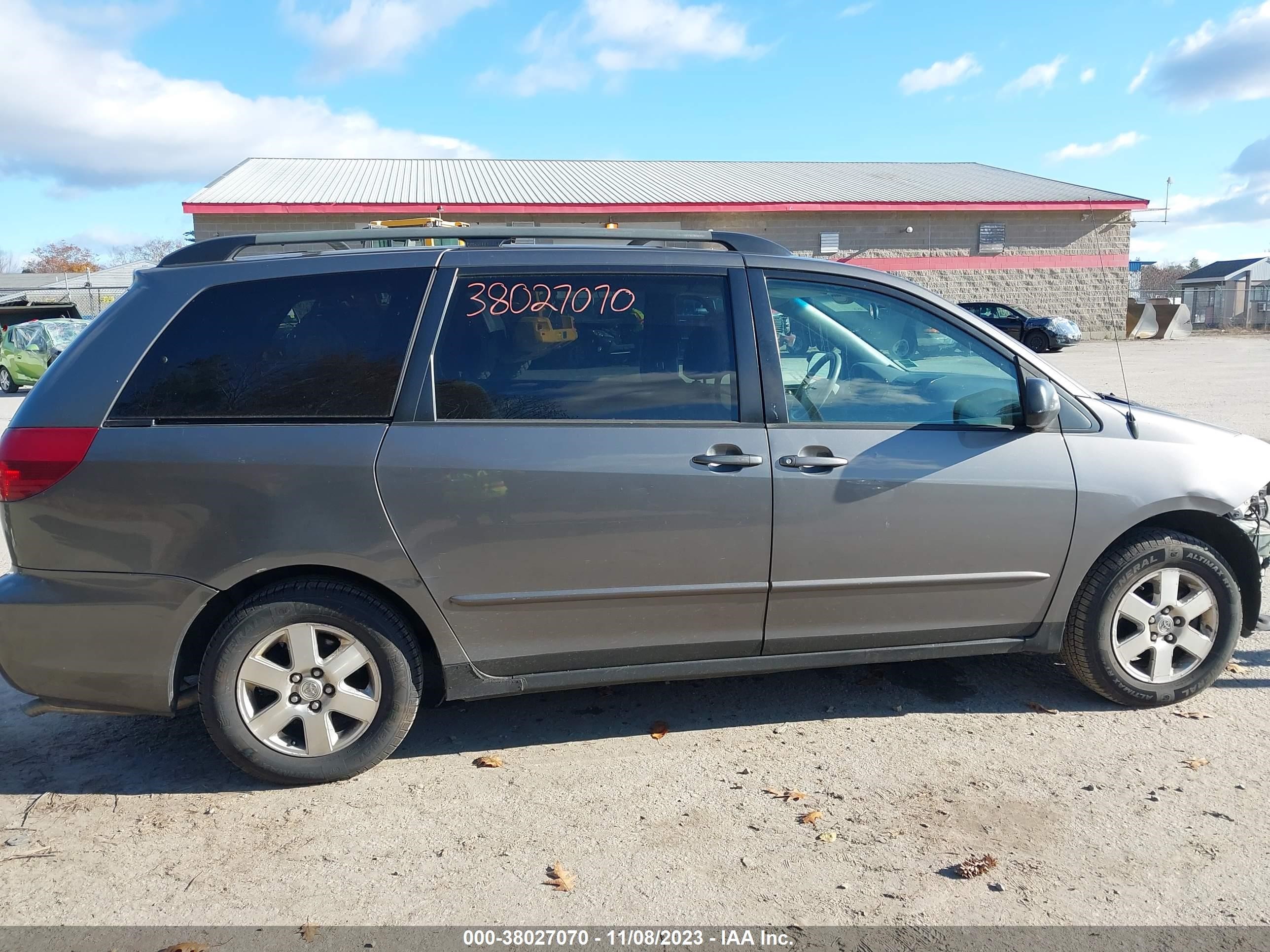 Photo 13 VIN: 5TDZA23C05S271215 - TOYOTA SIENNA 