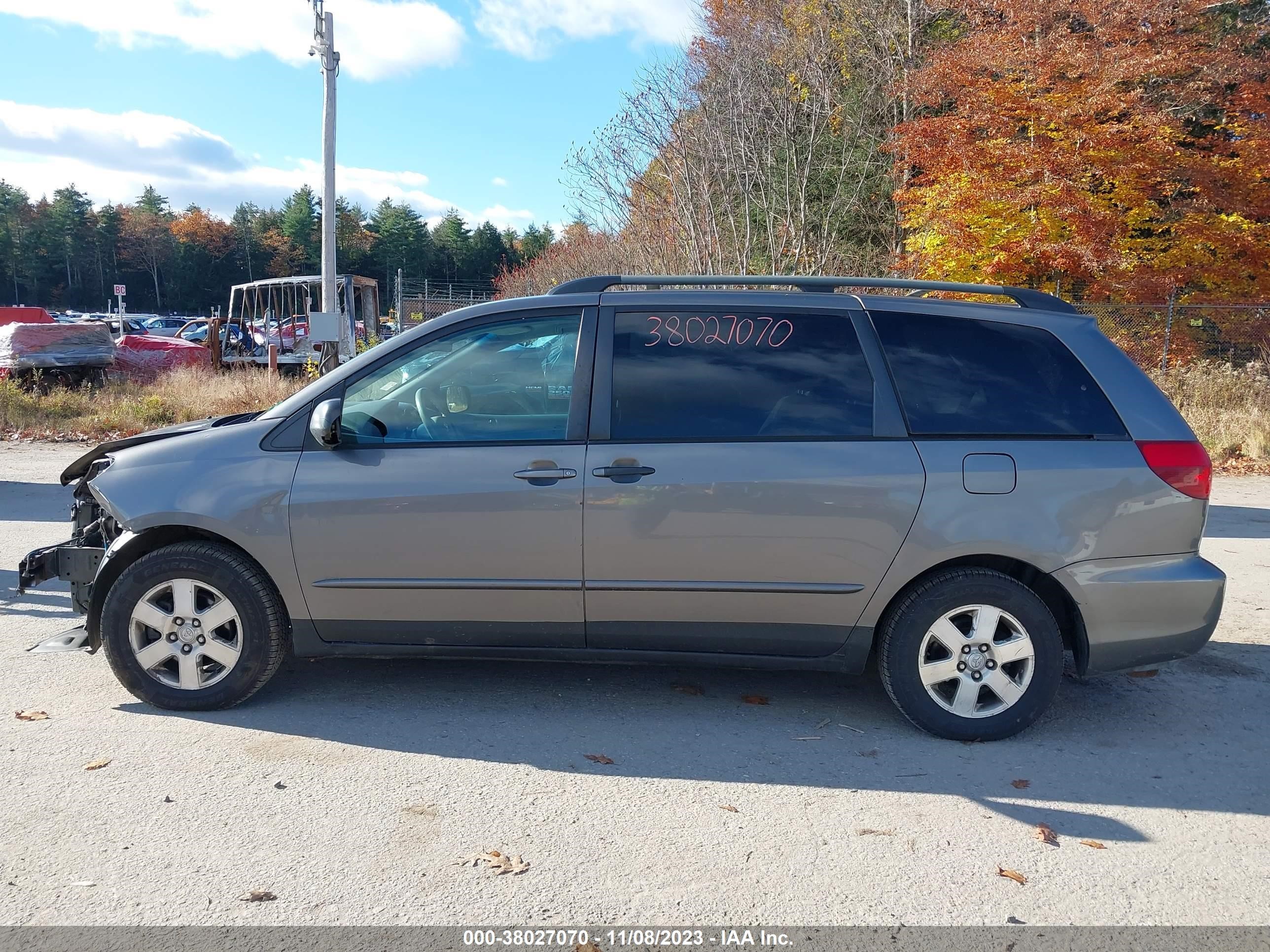 Photo 14 VIN: 5TDZA23C05S271215 - TOYOTA SIENNA 