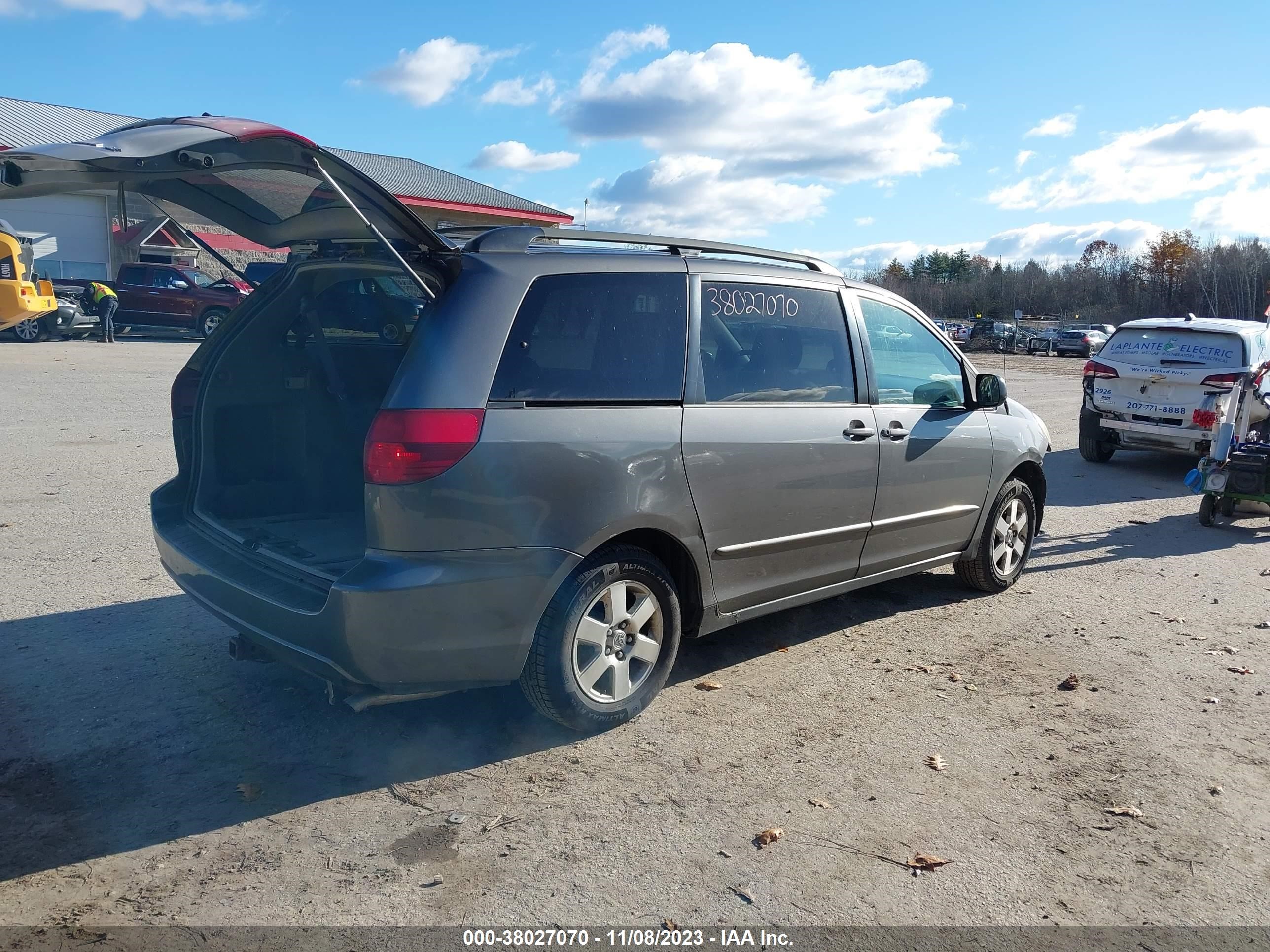 Photo 3 VIN: 5TDZA23C05S271215 - TOYOTA SIENNA 