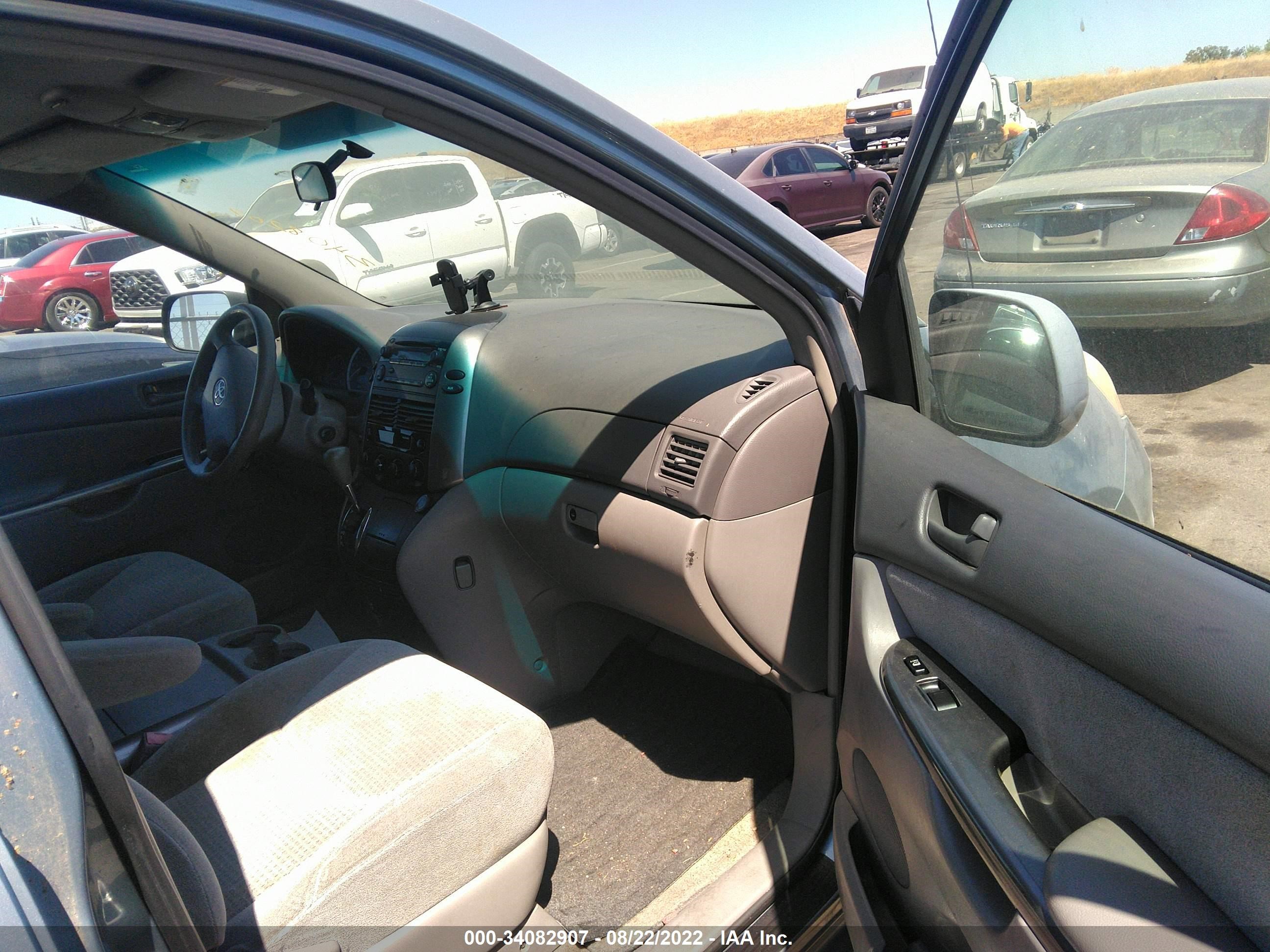 Photo 5 VIN: 5TDZA23C06S483338 - TOYOTA SIENNA 