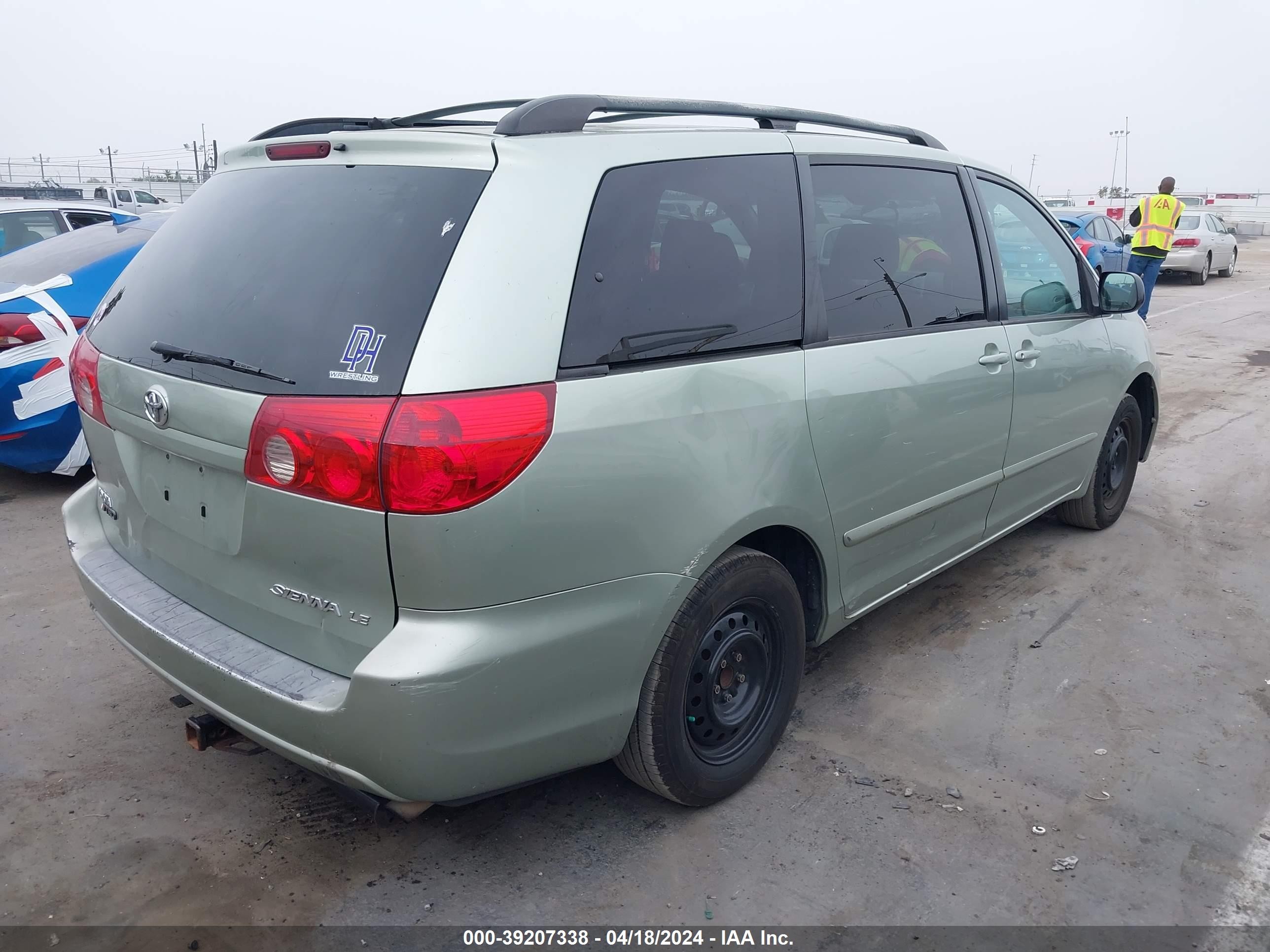 Photo 3 VIN: 5TDZA23C06S557146 - TOYOTA SIENNA 