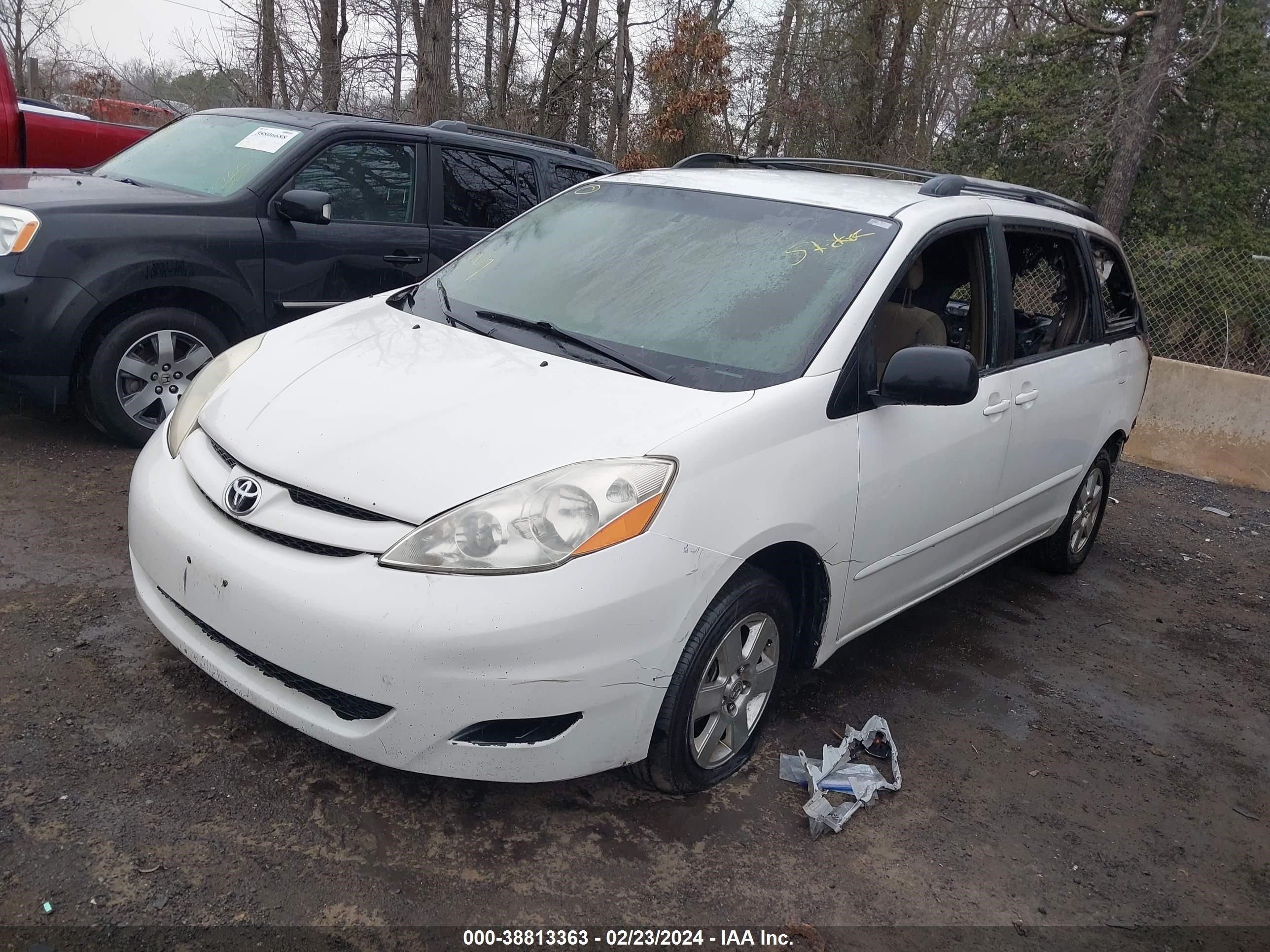 Photo 1 VIN: 5TDZA23C06S571113 - TOYOTA SIENNA 