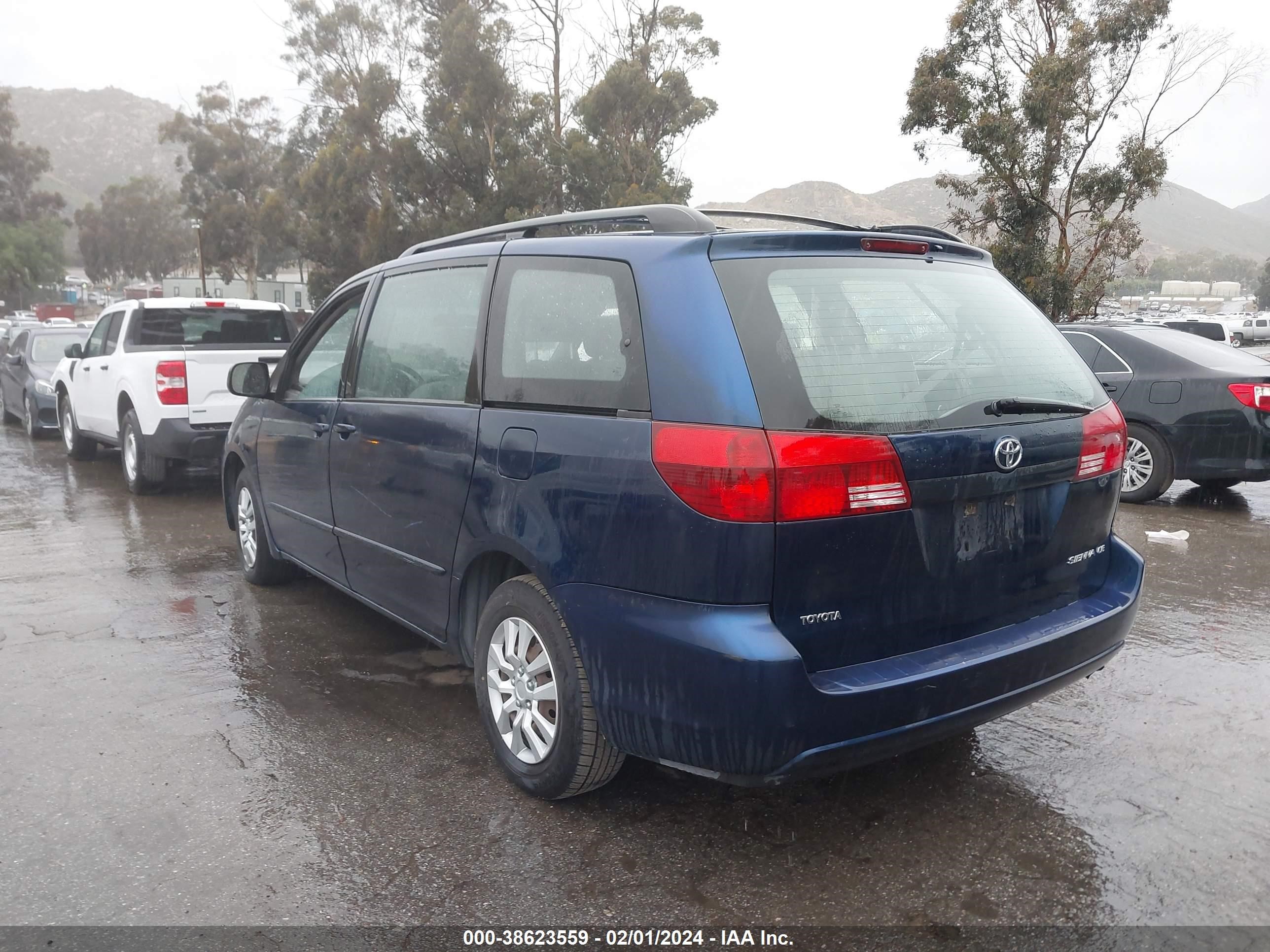 Photo 2 VIN: 5TDZA23C15S277444 - TOYOTA SIENNA 