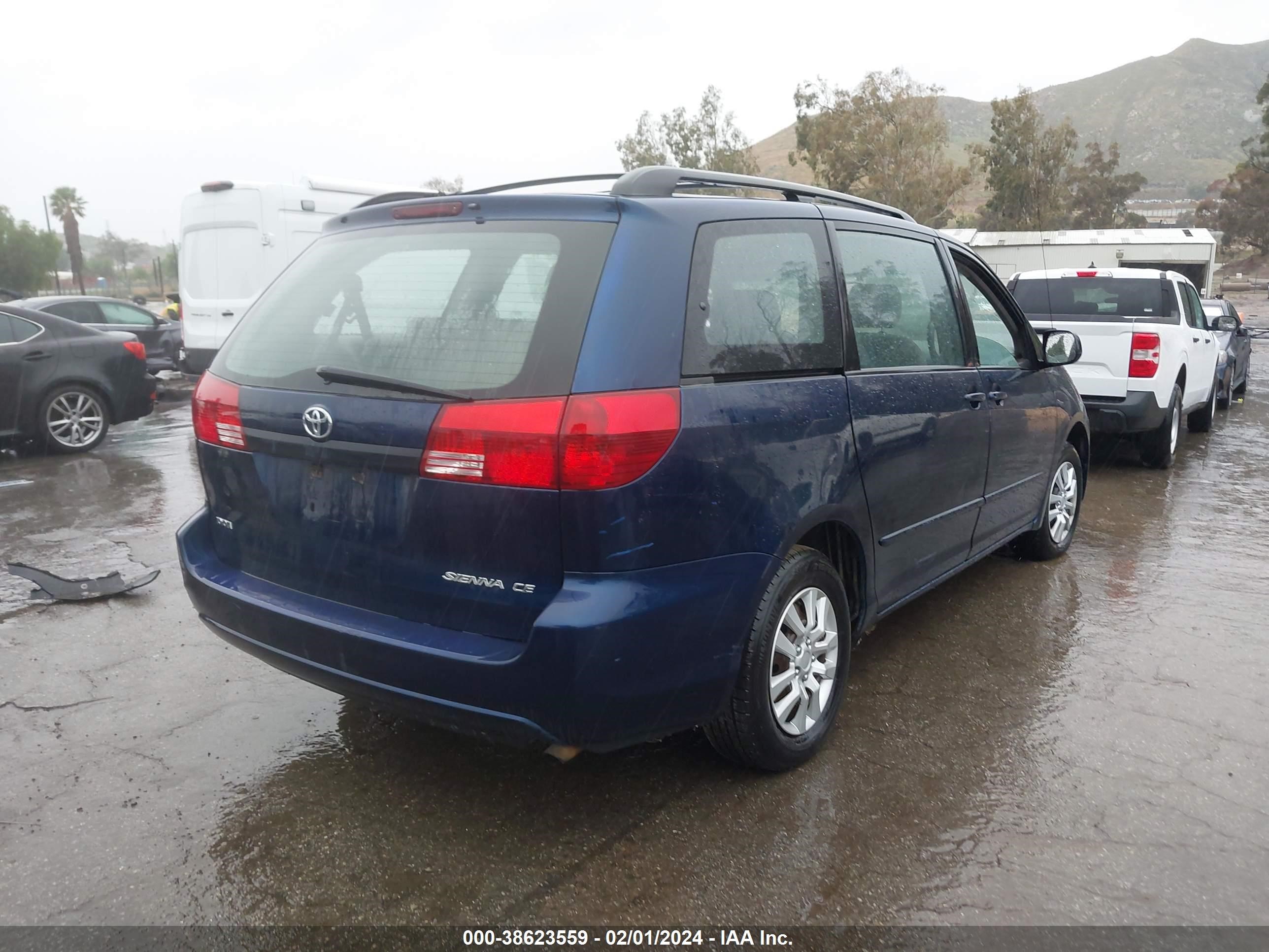 Photo 3 VIN: 5TDZA23C15S277444 - TOYOTA SIENNA 