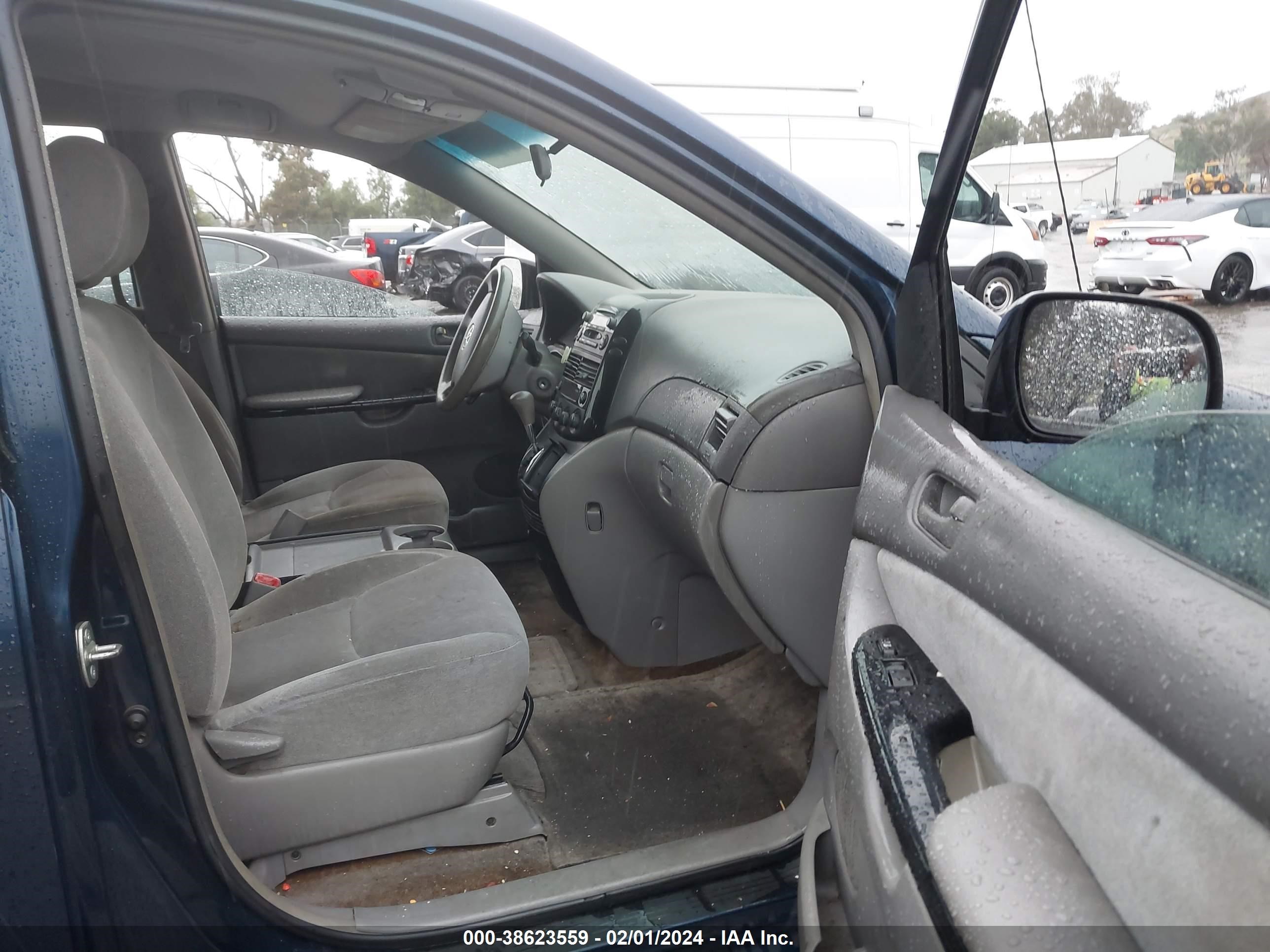 Photo 4 VIN: 5TDZA23C15S277444 - TOYOTA SIENNA 