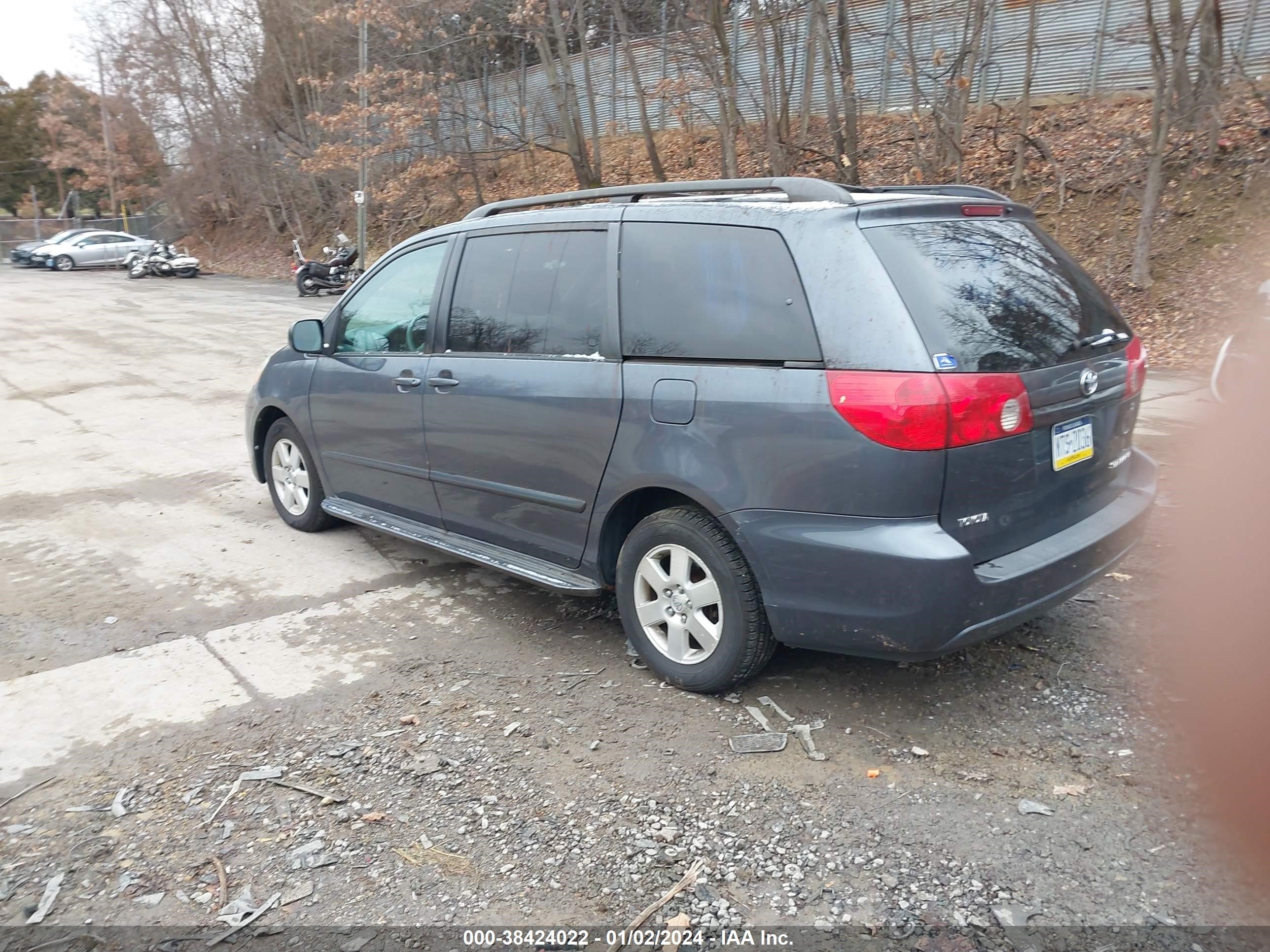 Photo 2 VIN: 5TDZA23C16S406512 - TOYOTA SIENNA 