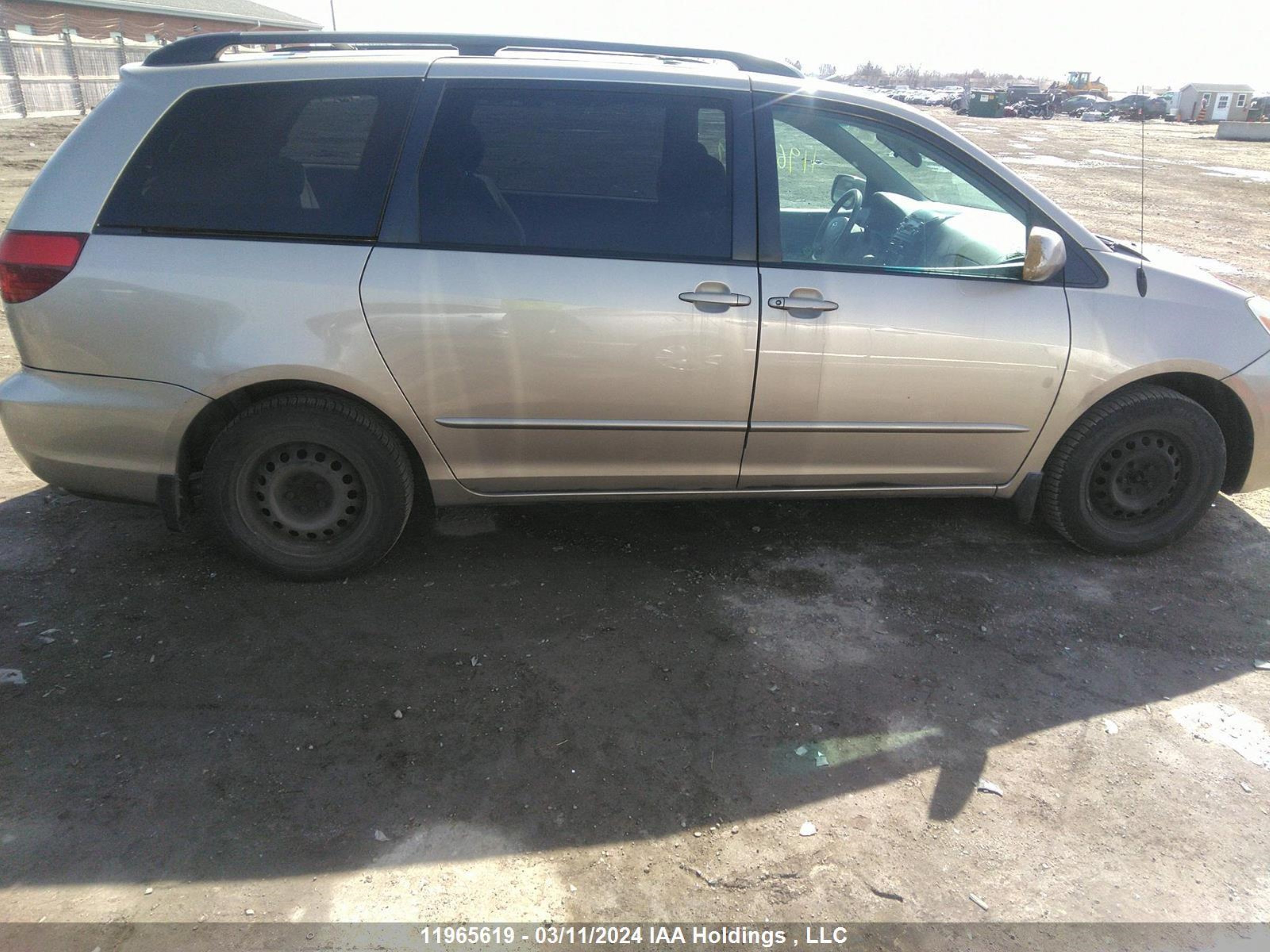 Photo 12 VIN: 5TDZA23C25S256943 - TOYOTA SIENNA 