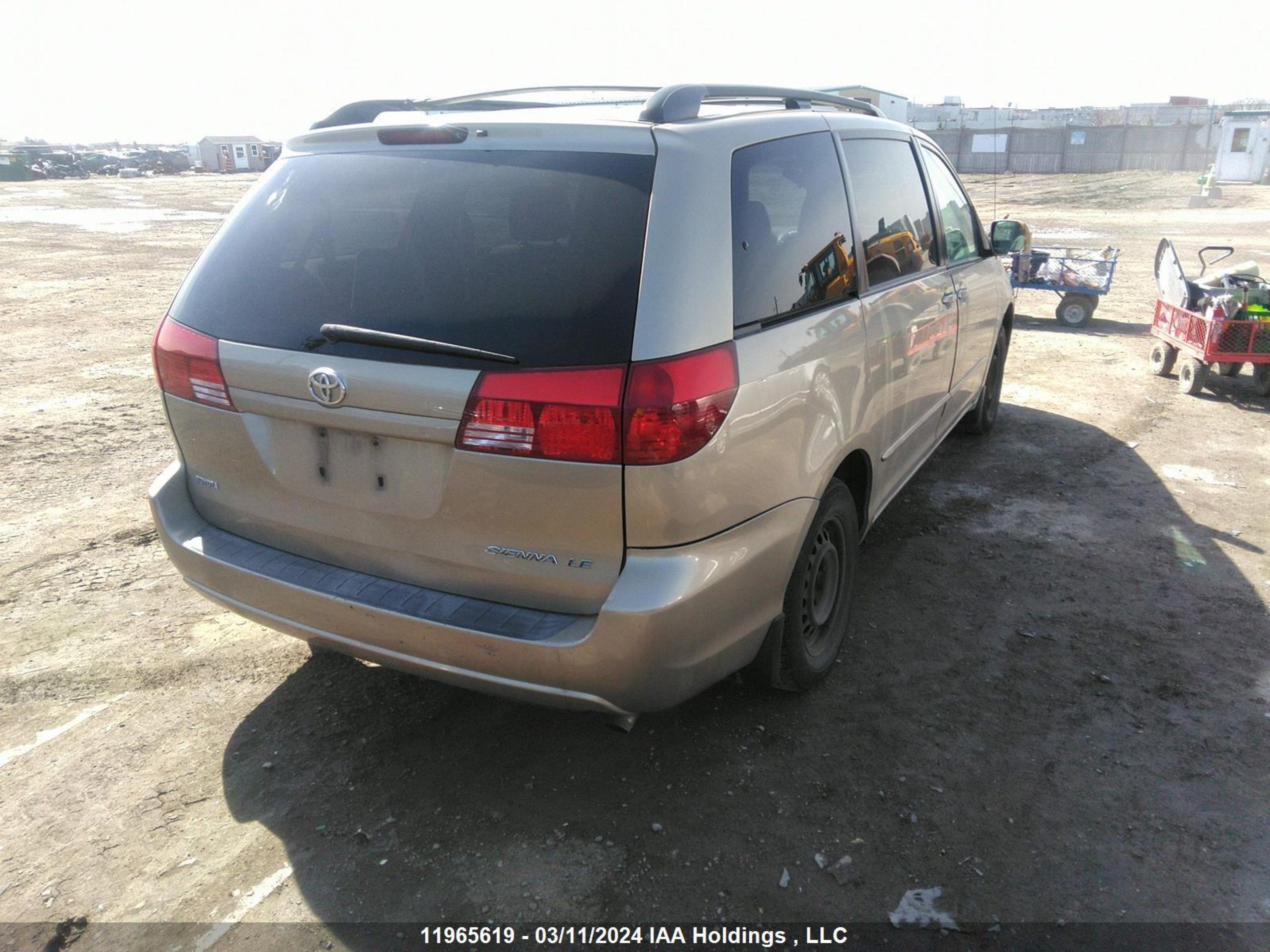 Photo 3 VIN: 5TDZA23C25S256943 - TOYOTA SIENNA 