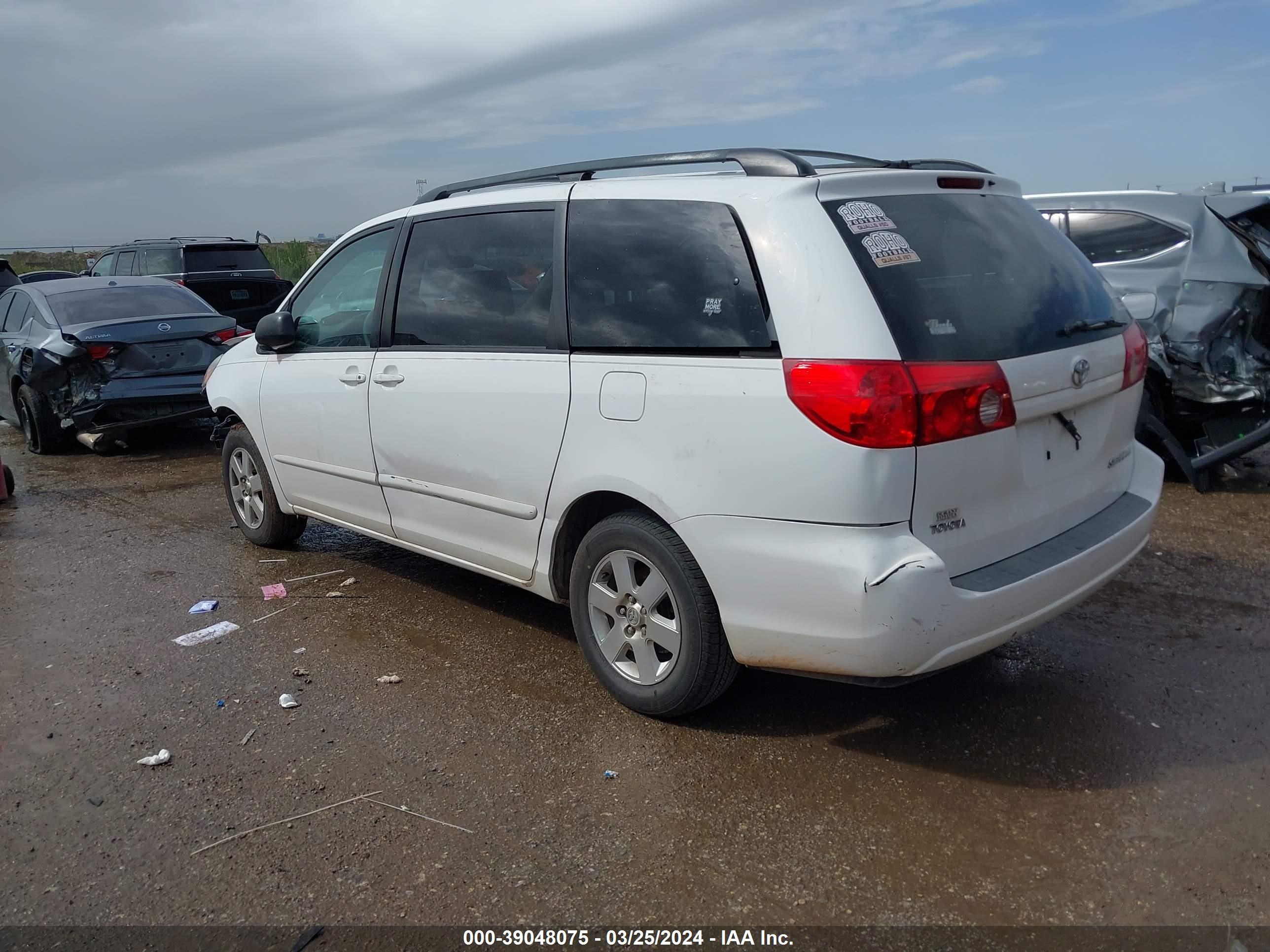 Photo 2 VIN: 5TDZA23C26S390465 - TOYOTA SIENNA 