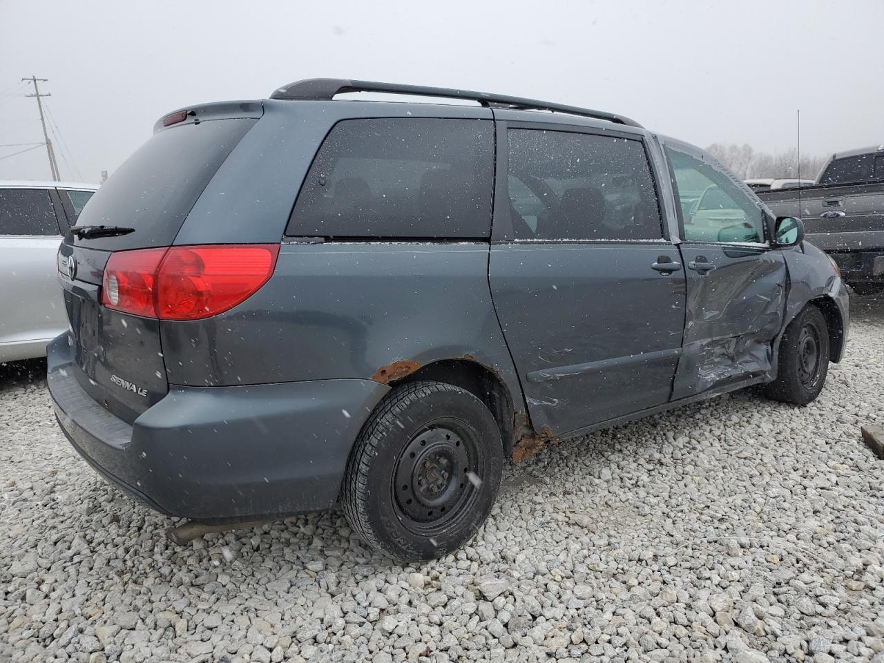 Photo 2 VIN: 5TDZA23C26S496480 - TOYOTA SIENNA 