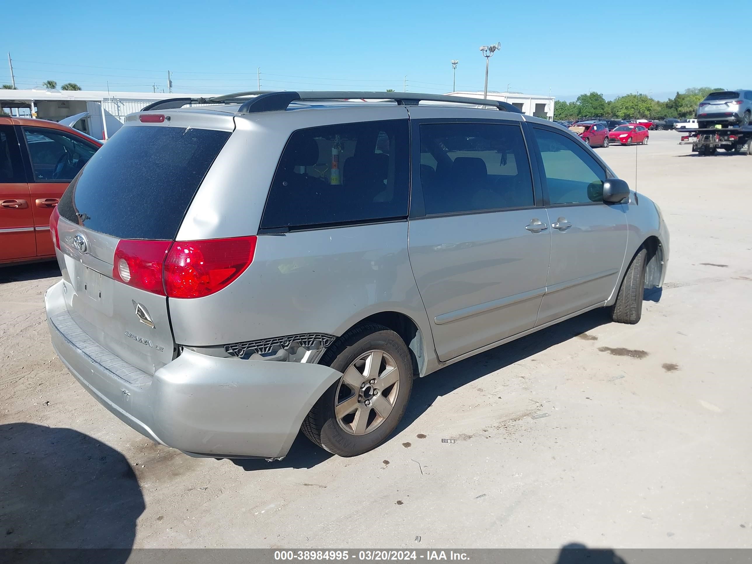 Photo 3 VIN: 5TDZA23C26S566429 - TOYOTA SIENNA 