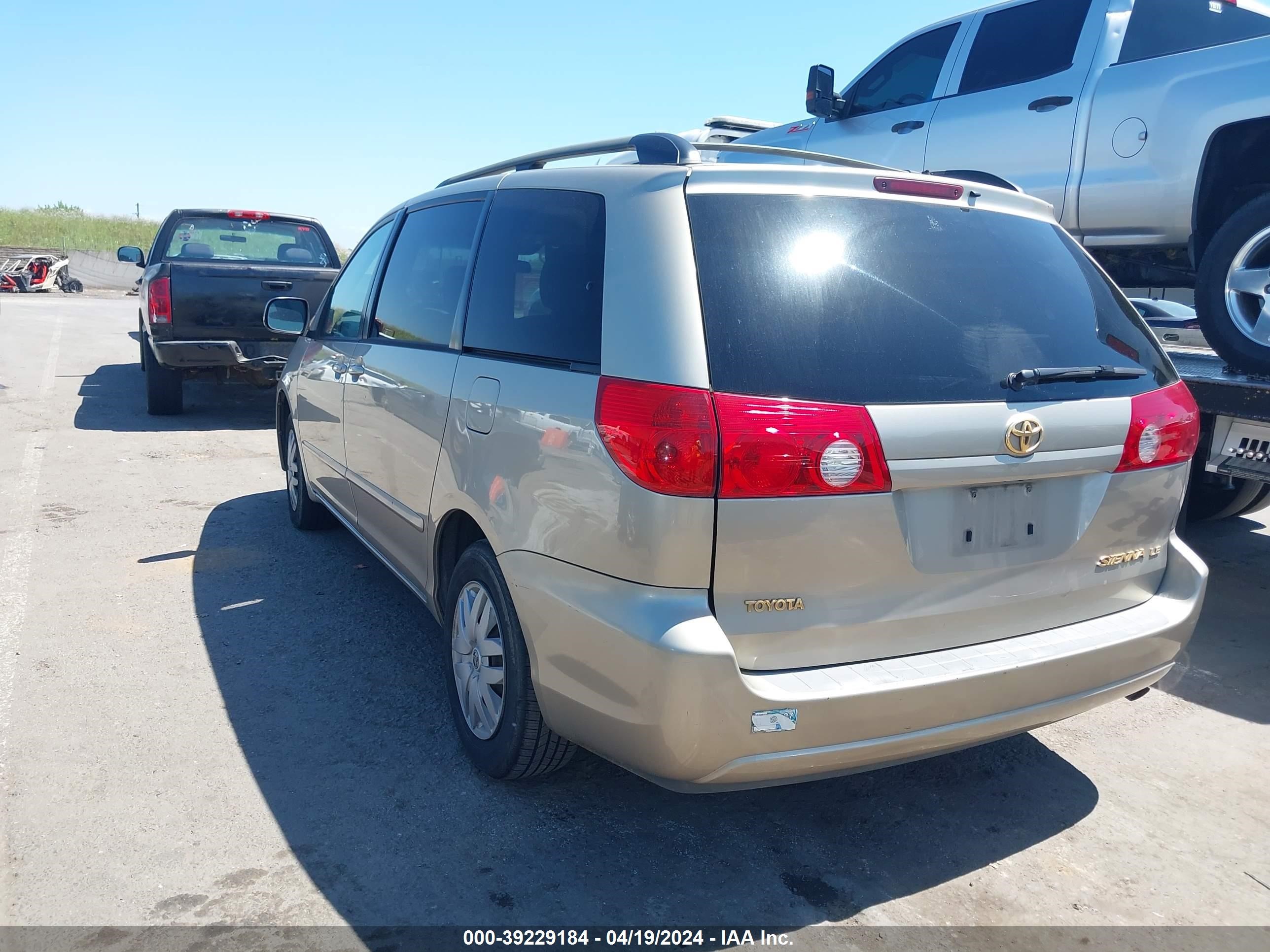 Photo 2 VIN: 5TDZA23C26S581495 - NISSAN VERSA 