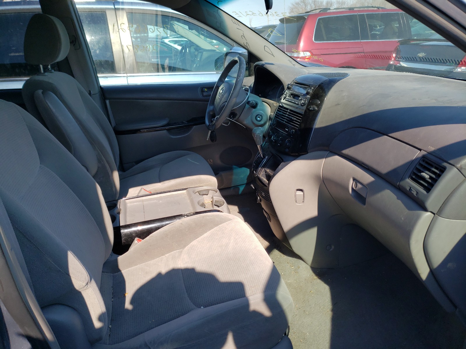 Photo 4 VIN: 5TDZA23C34S028478 - TOYOTA SIENNA CE 