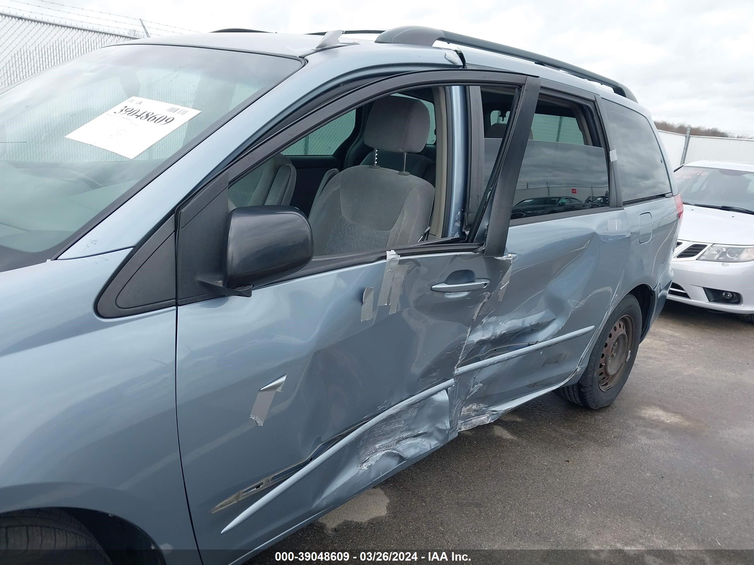 Photo 5 VIN: 5TDZA23C34S119475 - TOYOTA SIENNA 