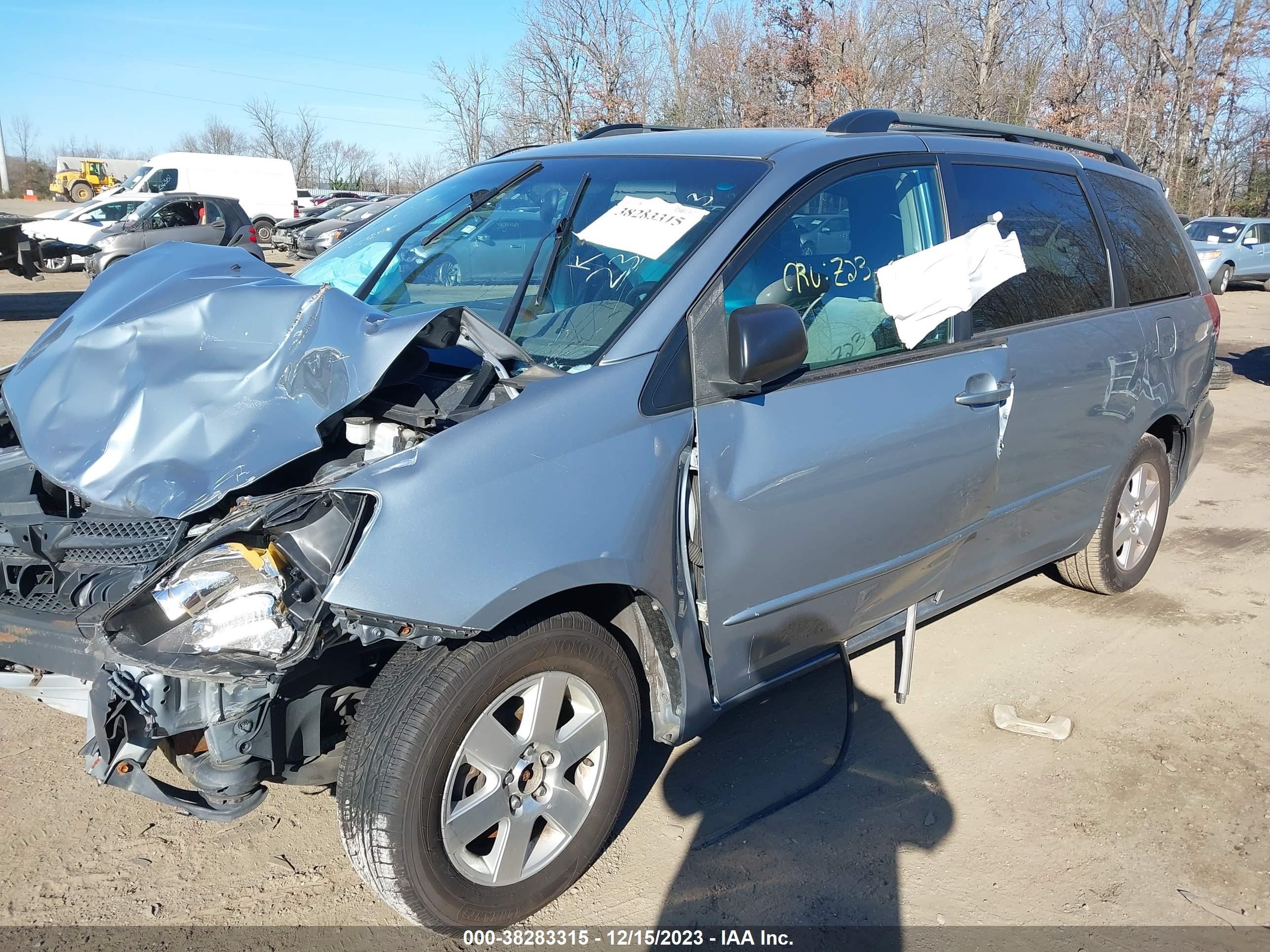 Photo 1 VIN: 5TDZA23C34S143730 - TOYOTA SIENNA 