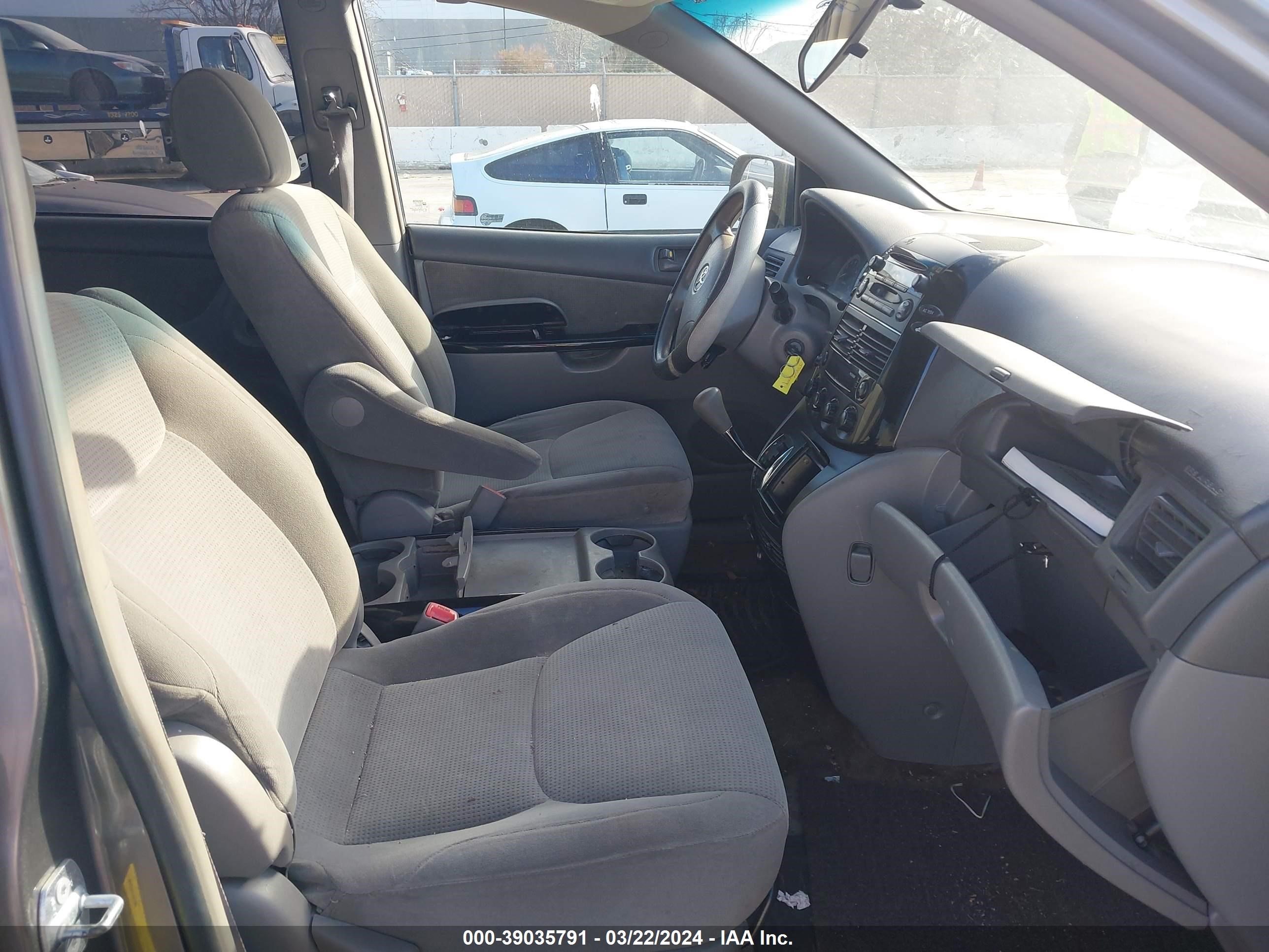 Photo 4 VIN: 5TDZA23C35S247524 - TOYOTA SIENNA 