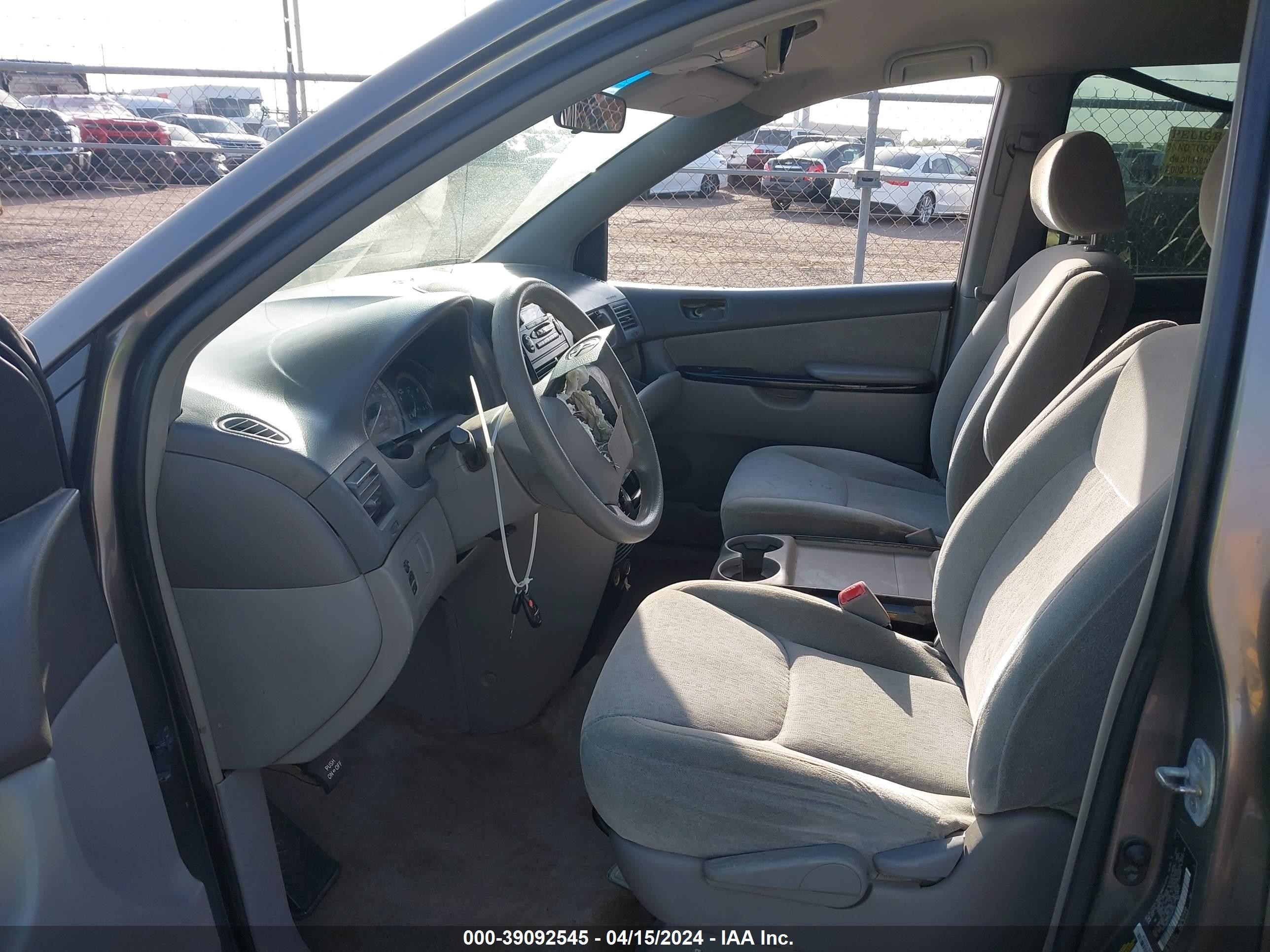 Photo 4 VIN: 5TDZA23C35S290759 - TOYOTA SIENNA 