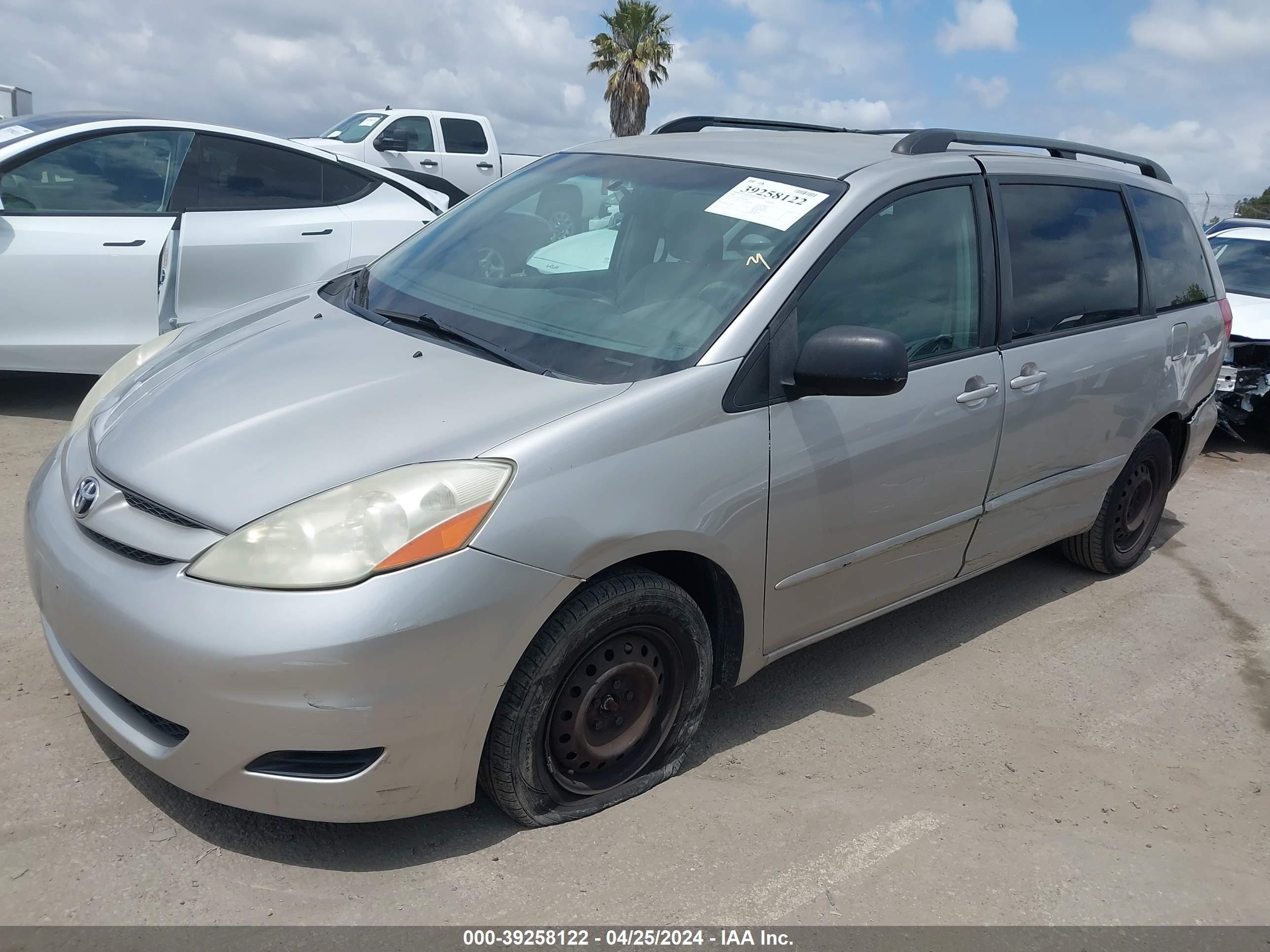 Photo 1 VIN: 5TDZA23C36S466839 - TOYOTA SIENNA 