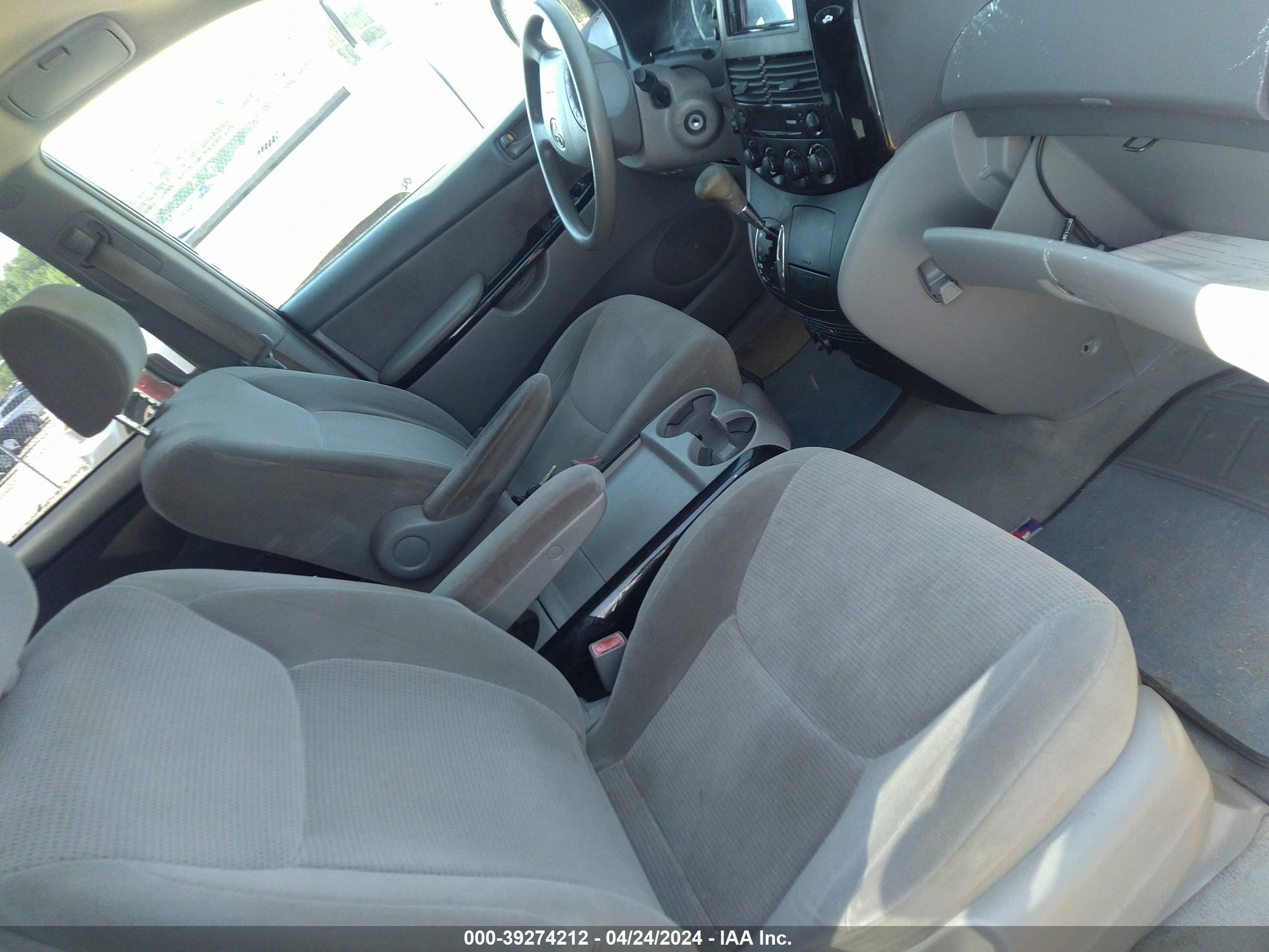 Photo 4 VIN: 5TDZA23C44S090696 - TOYOTA SIENNA 