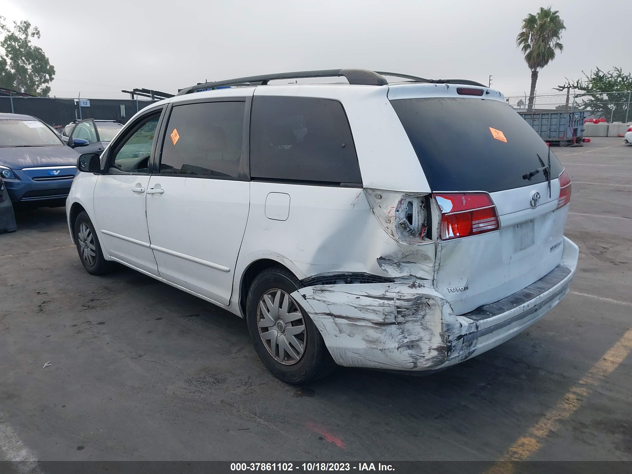 Photo 2 VIN: 5TDZA23C45S305382 - TOYOTA SIENNA 