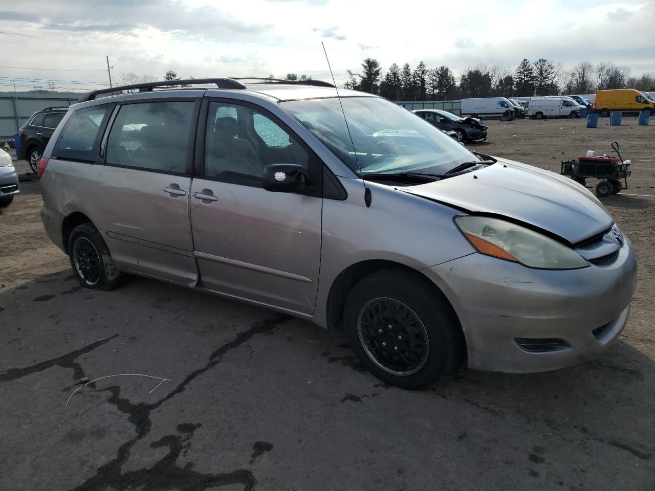 Photo 3 VIN: 5TDZA23C46S415205 - TOYOTA SIENNA 