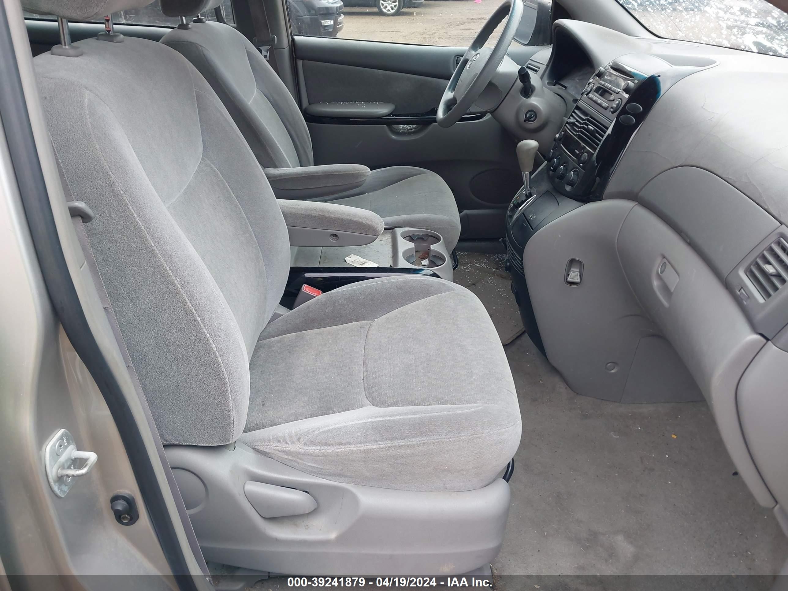 Photo 4 VIN: 5TDZA23C54S000598 - TOYOTA SIENNA 