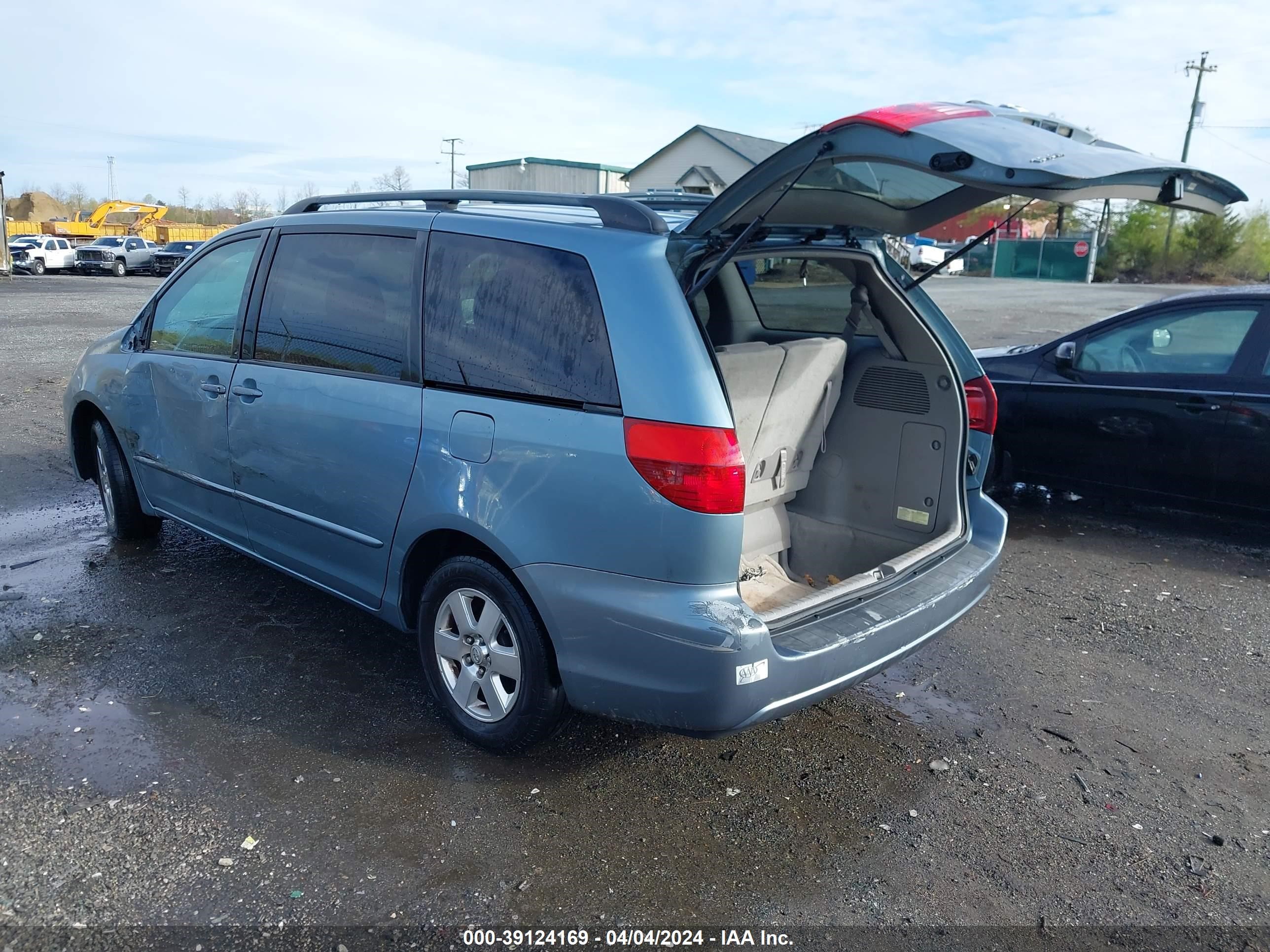 Photo 2 VIN: 5TDZA23C54S172002 - TOYOTA SIENNA 