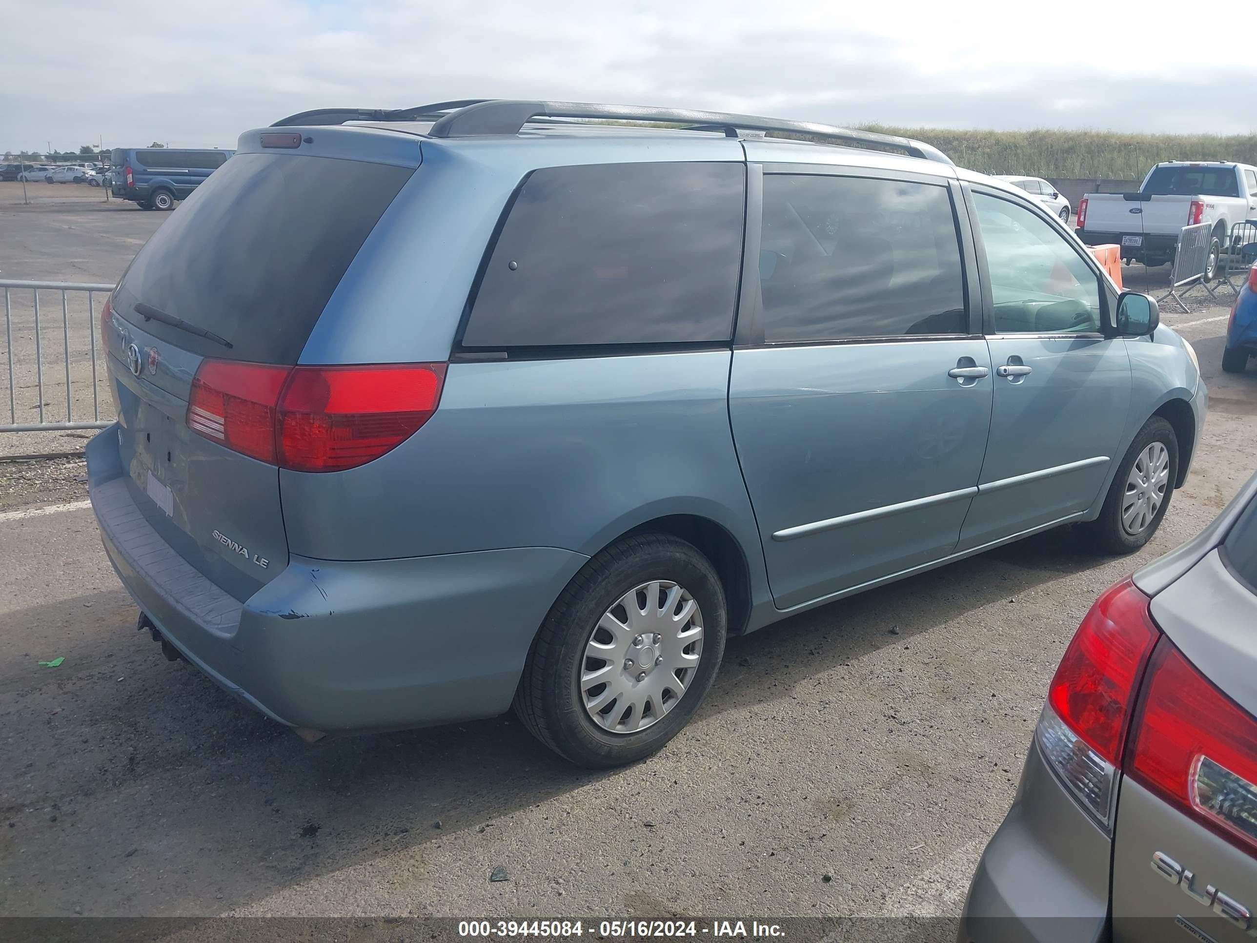 Photo 3 VIN: 5TDZA23C54S212174 - TOYOTA SIENNA 