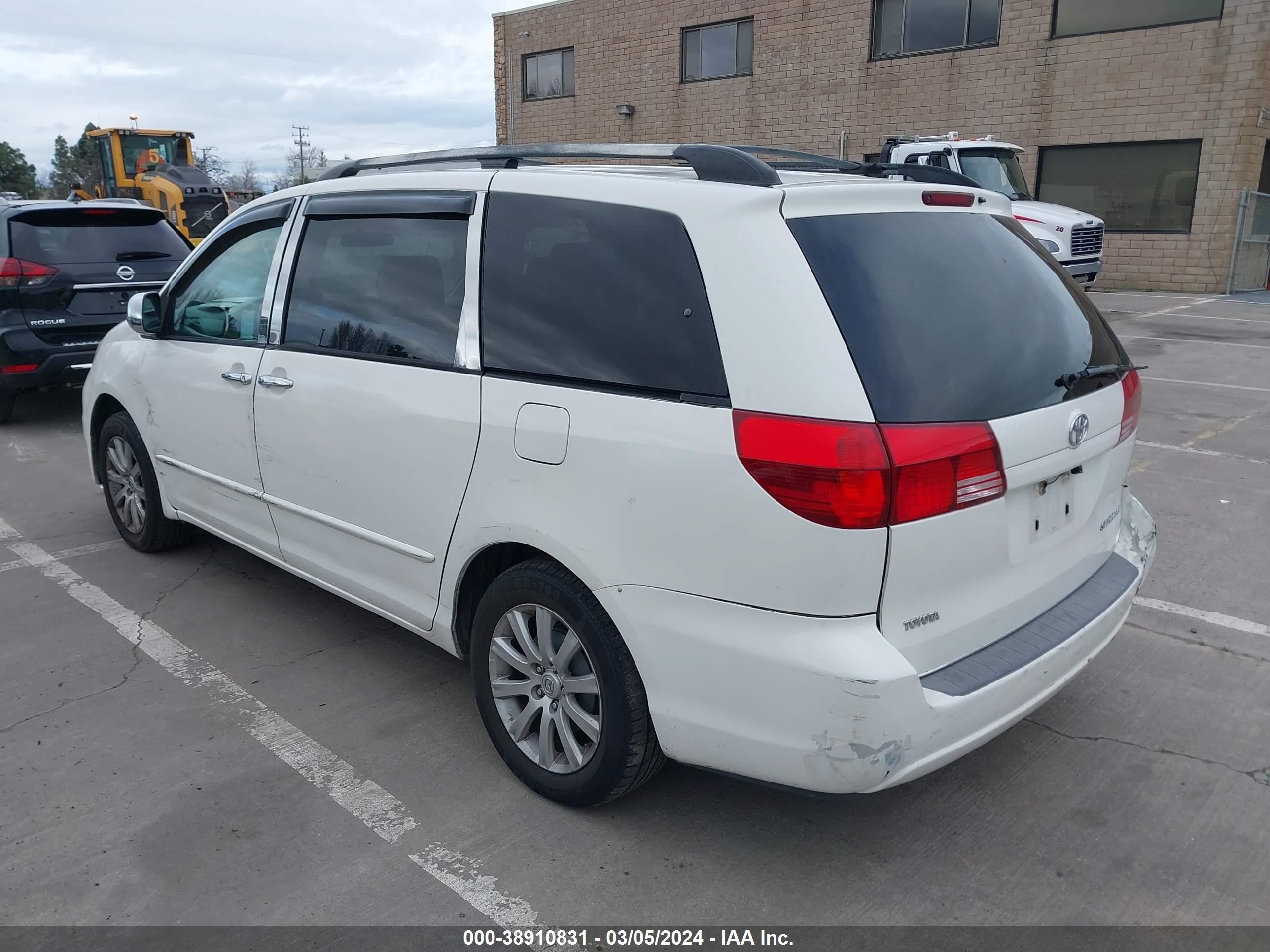 Photo 2 VIN: 5TDZA23C55S352050 - TOYOTA SIENNA 