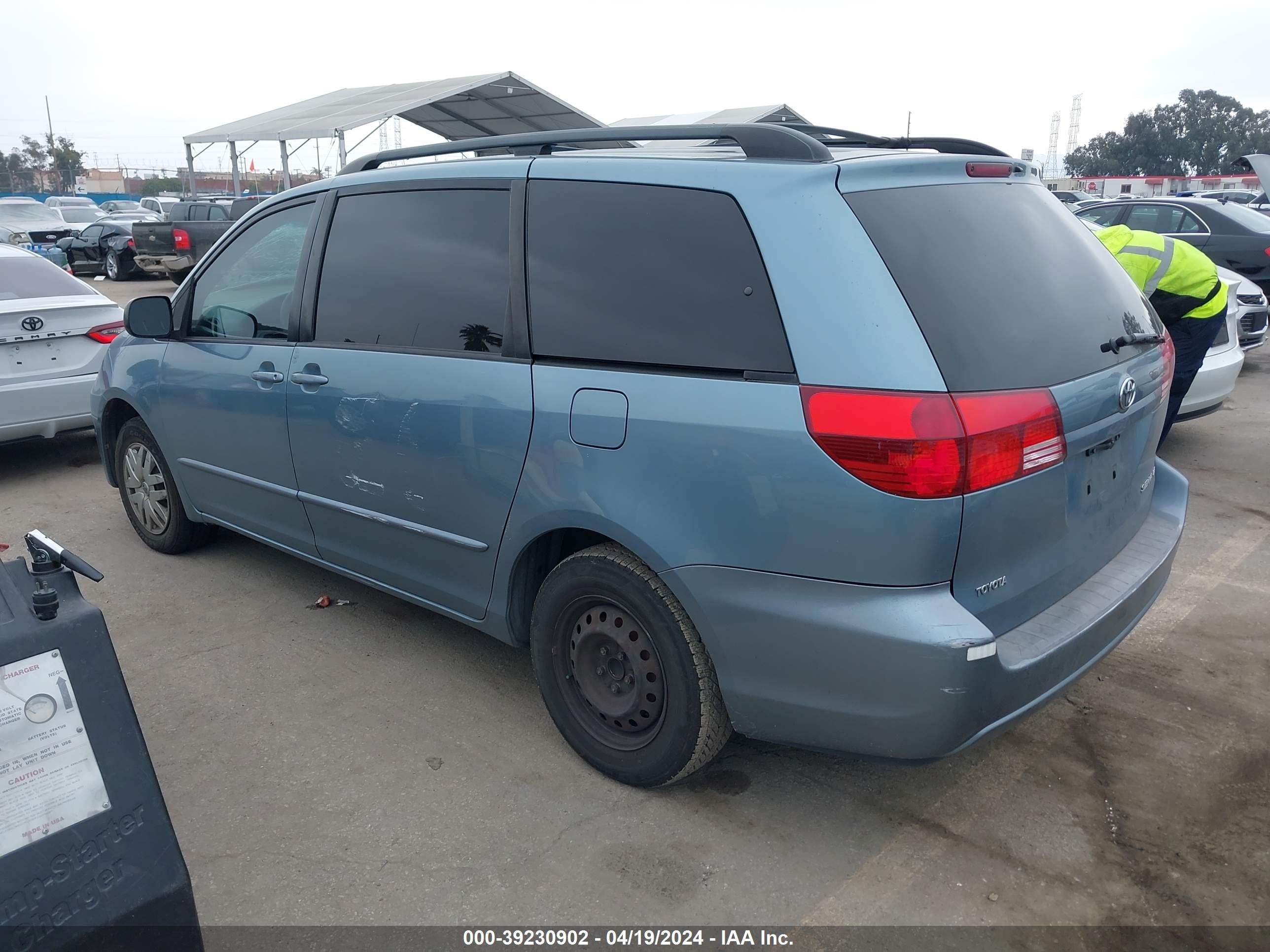 Photo 2 VIN: 5TDZA23C55S355224 - TOYOTA SIENNA 