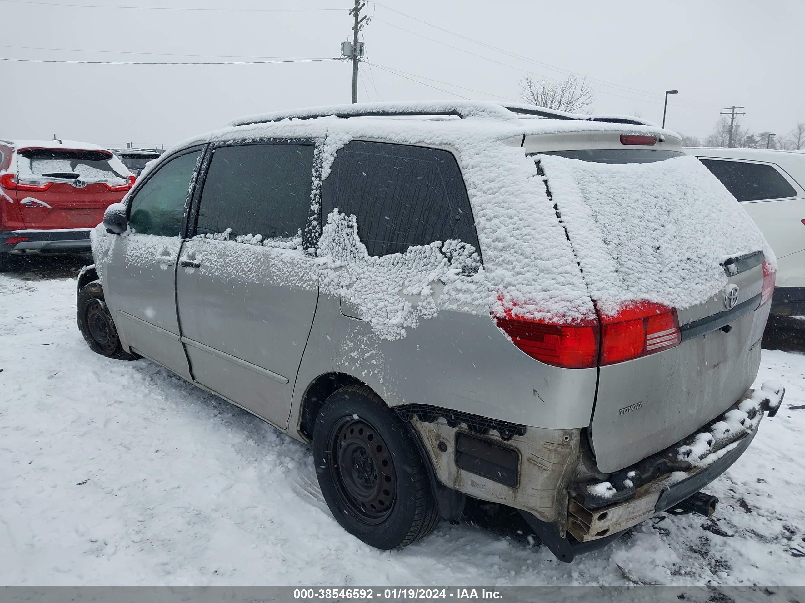 Photo 2 VIN: 5TDZA23C55S372718 - TOYOTA SIENNA 