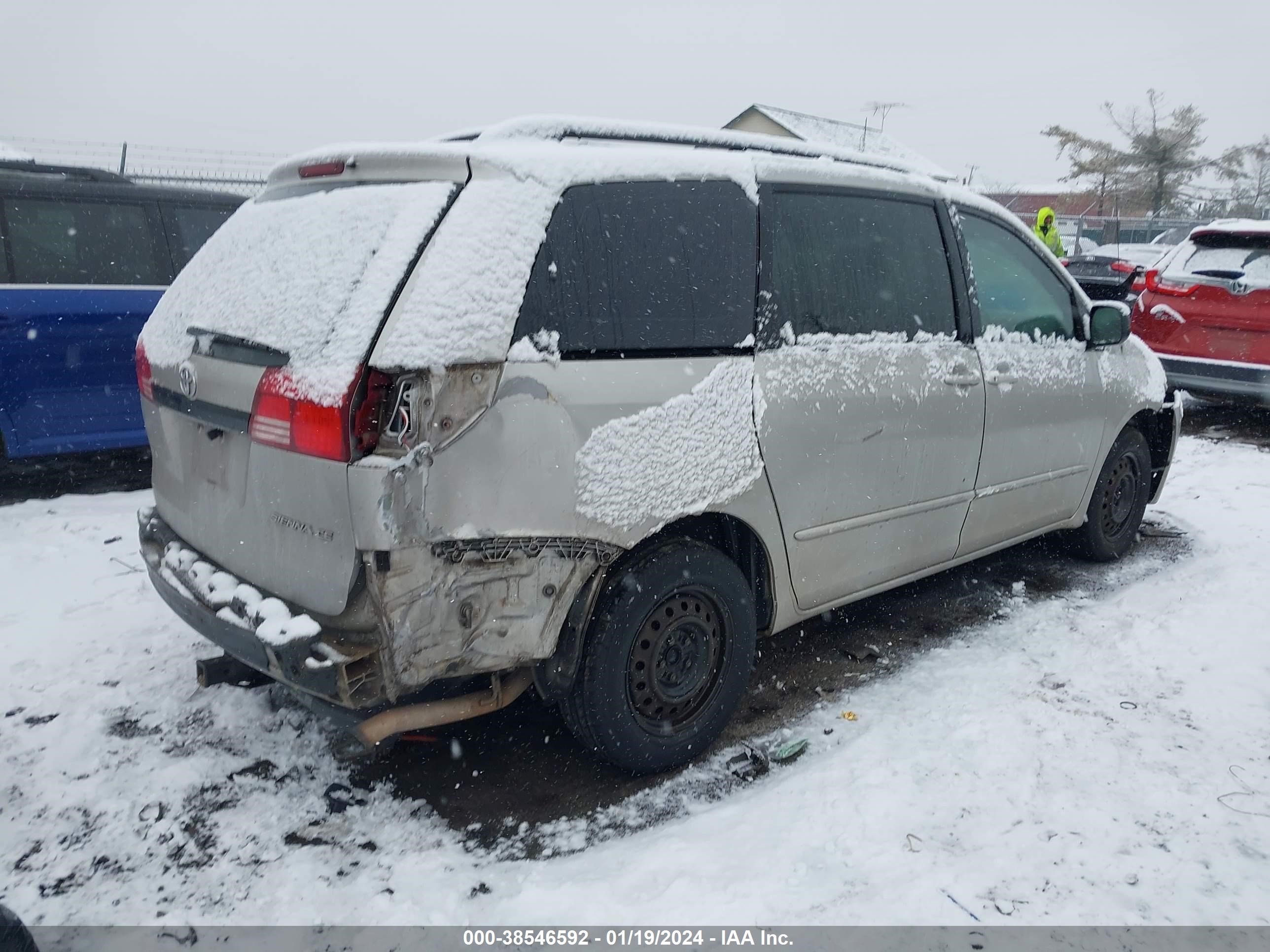 Photo 3 VIN: 5TDZA23C55S372718 - TOYOTA SIENNA 