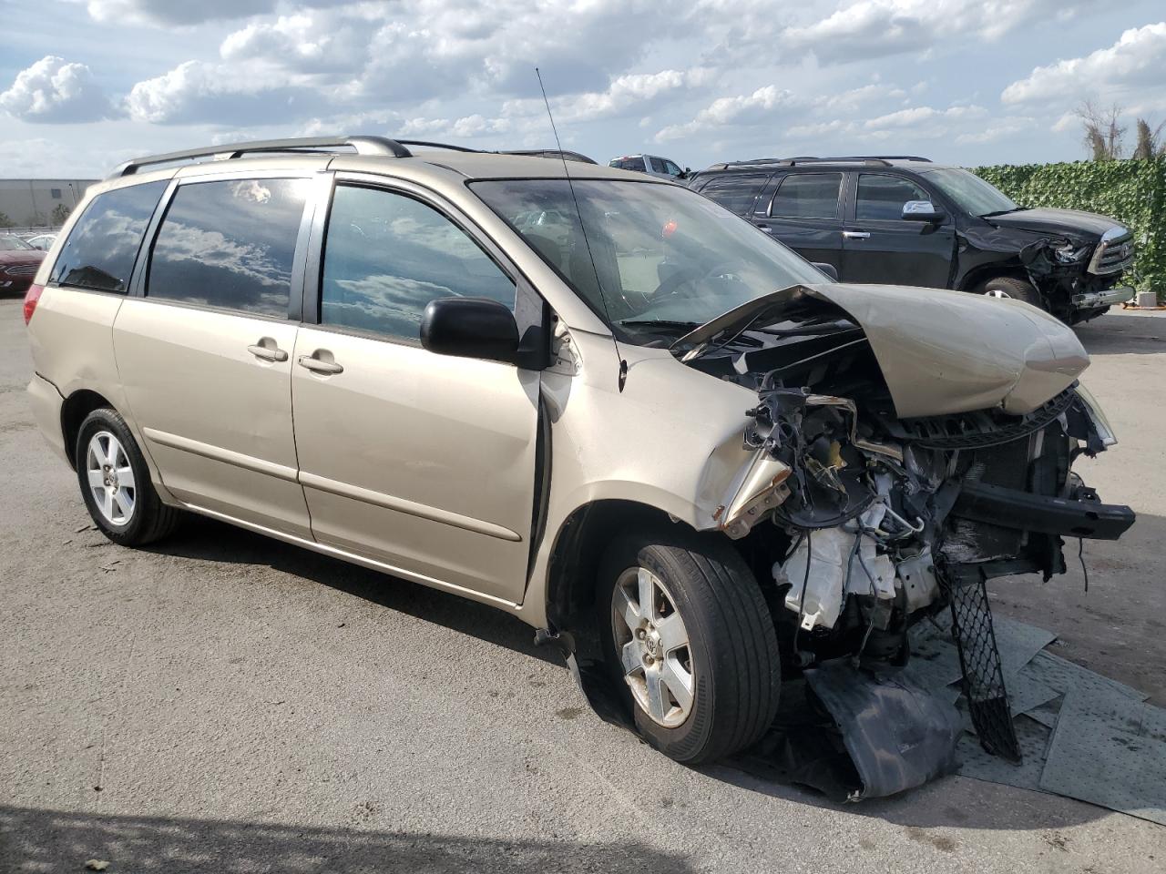 Photo 3 VIN: 5TDZA23C56S466969 - TOYOTA SIENNA 