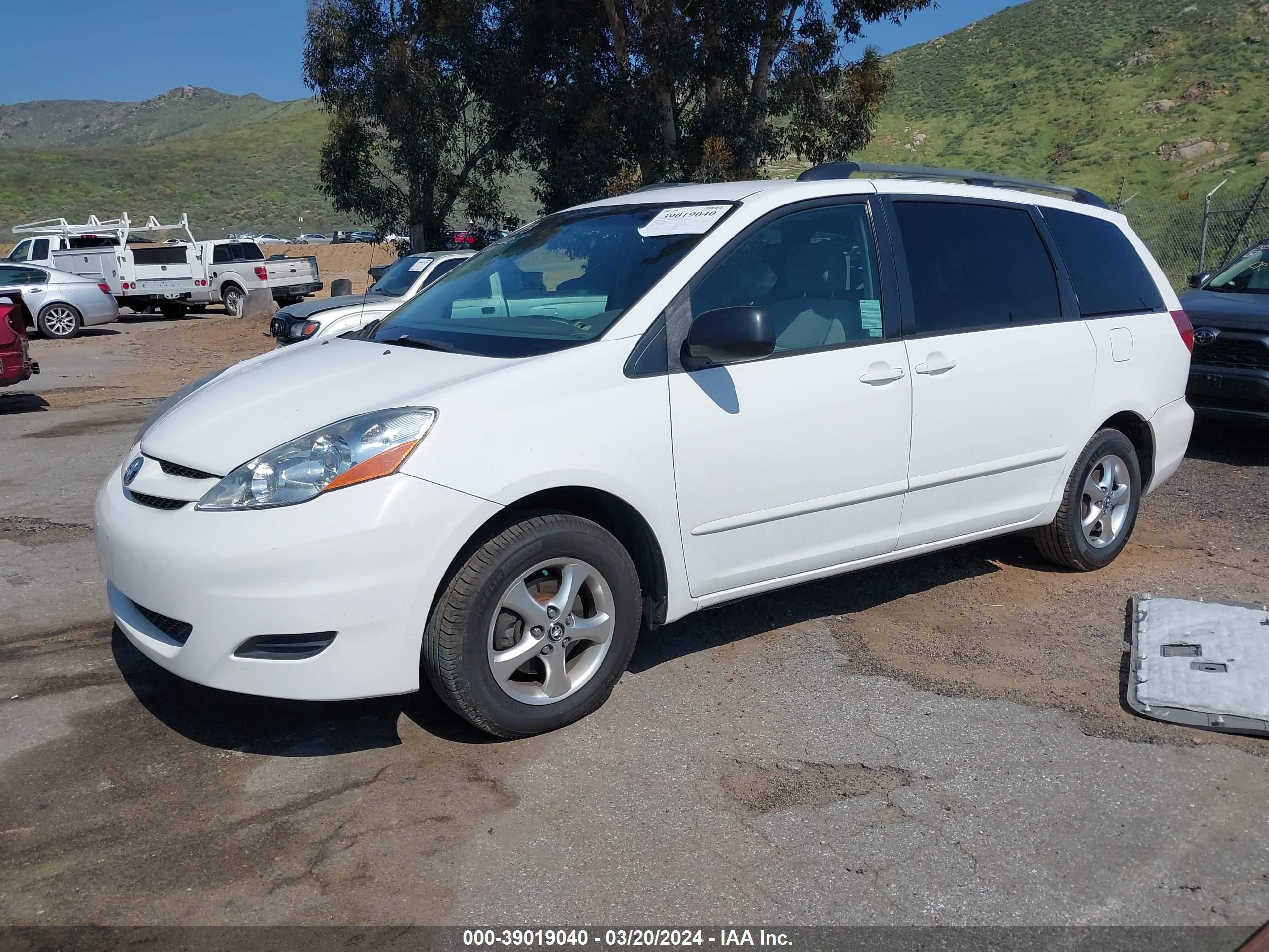 Photo 1 VIN: 5TDZA23C56S512557 - TOYOTA SIENNA 