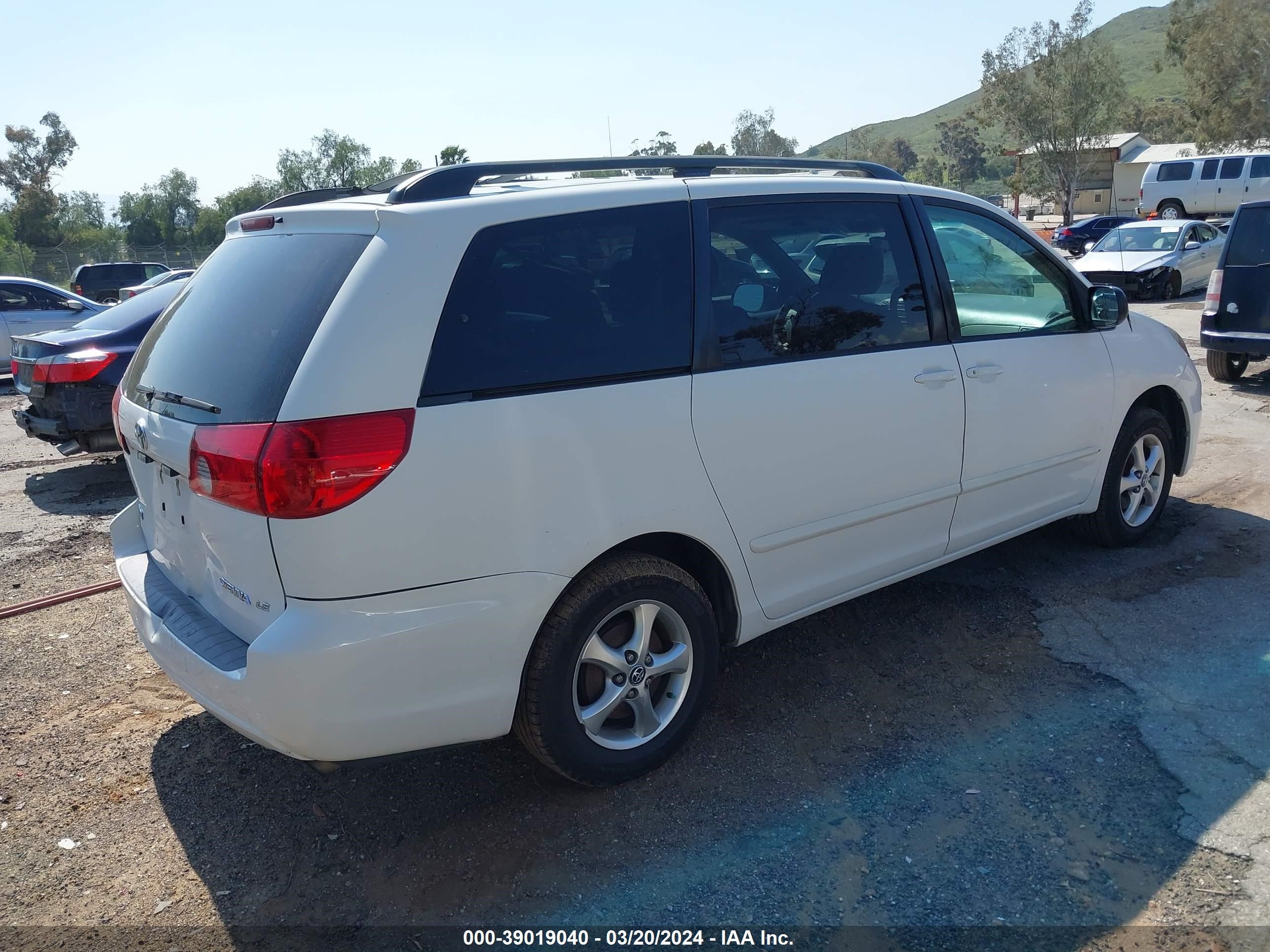 Photo 3 VIN: 5TDZA23C56S512557 - TOYOTA SIENNA 