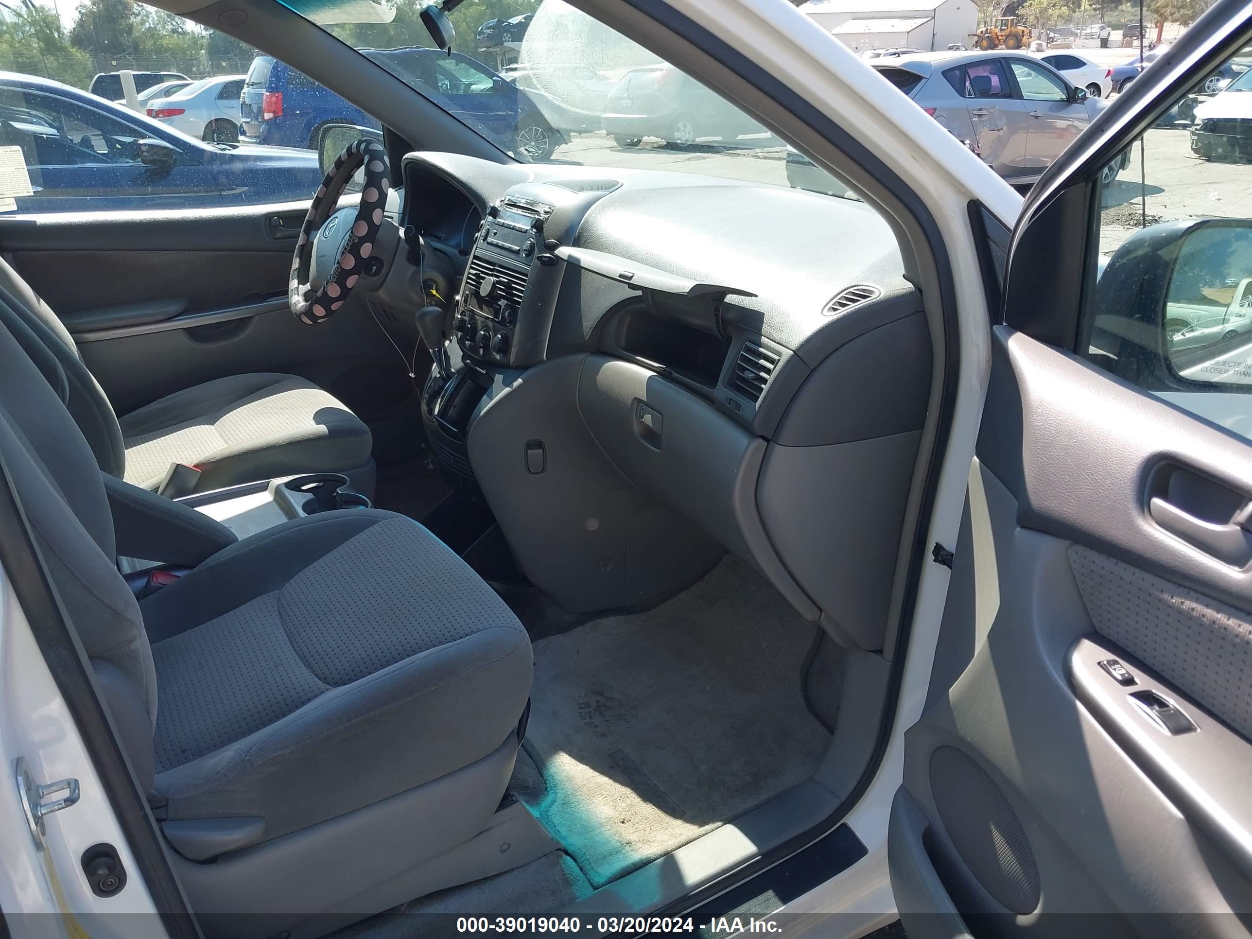 Photo 4 VIN: 5TDZA23C56S512557 - TOYOTA SIENNA 