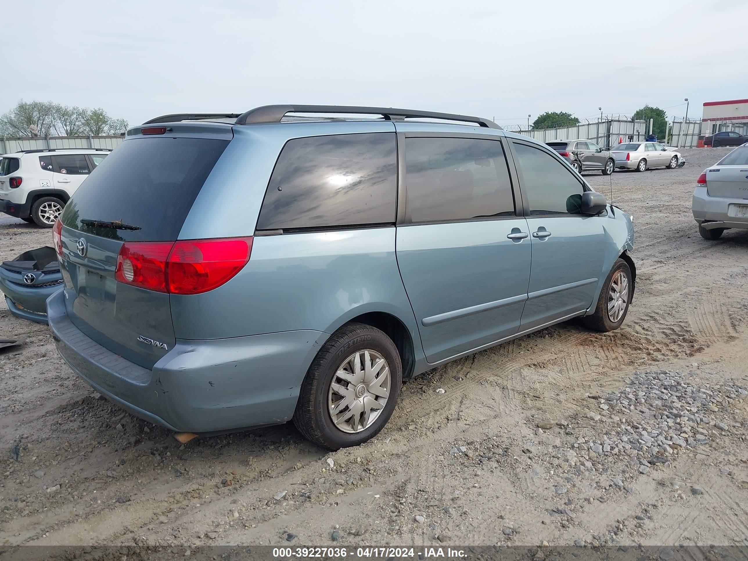 Photo 3 VIN: 5TDZA23C56S536213 - TOYOTA SIENNA 