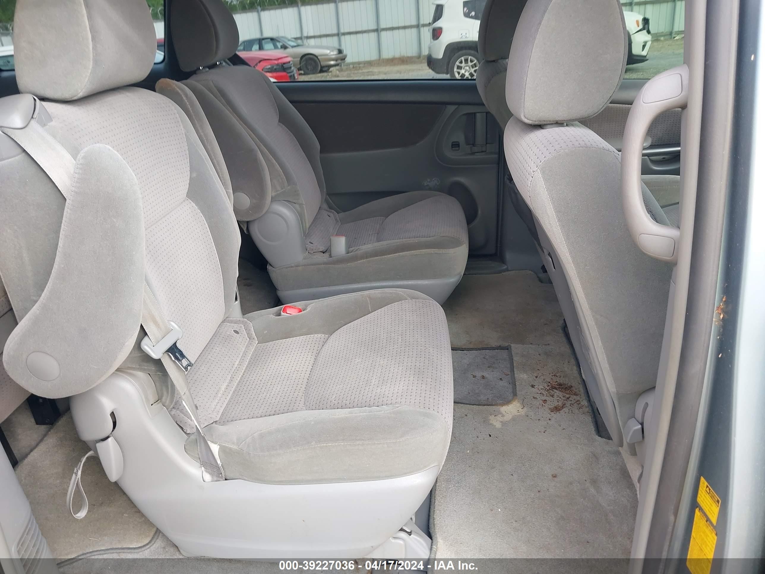 Photo 7 VIN: 5TDZA23C56S536213 - TOYOTA SIENNA 