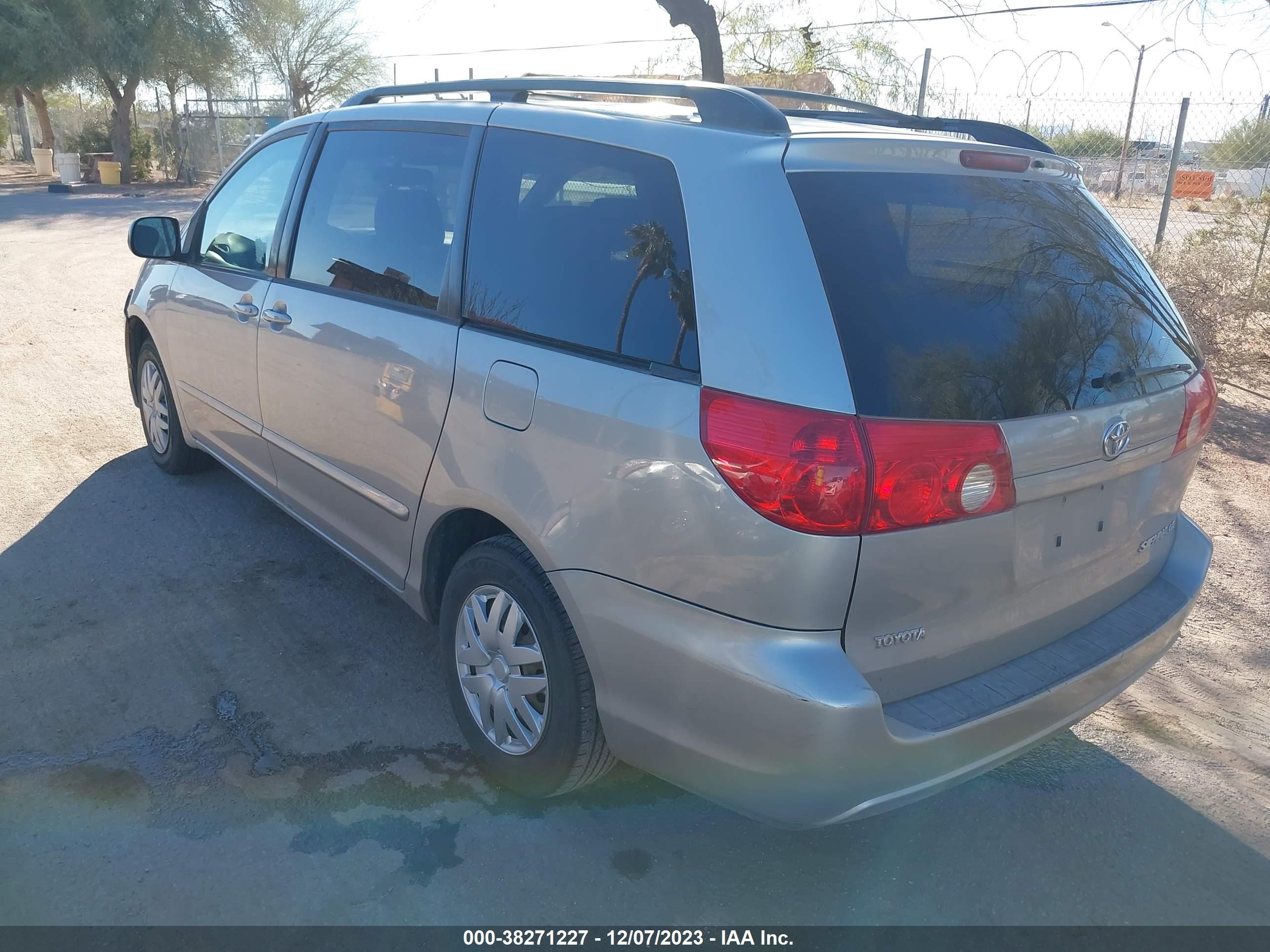 Photo 2 VIN: 5TDZA23C66S421765 - TOYOTA SIENNA 