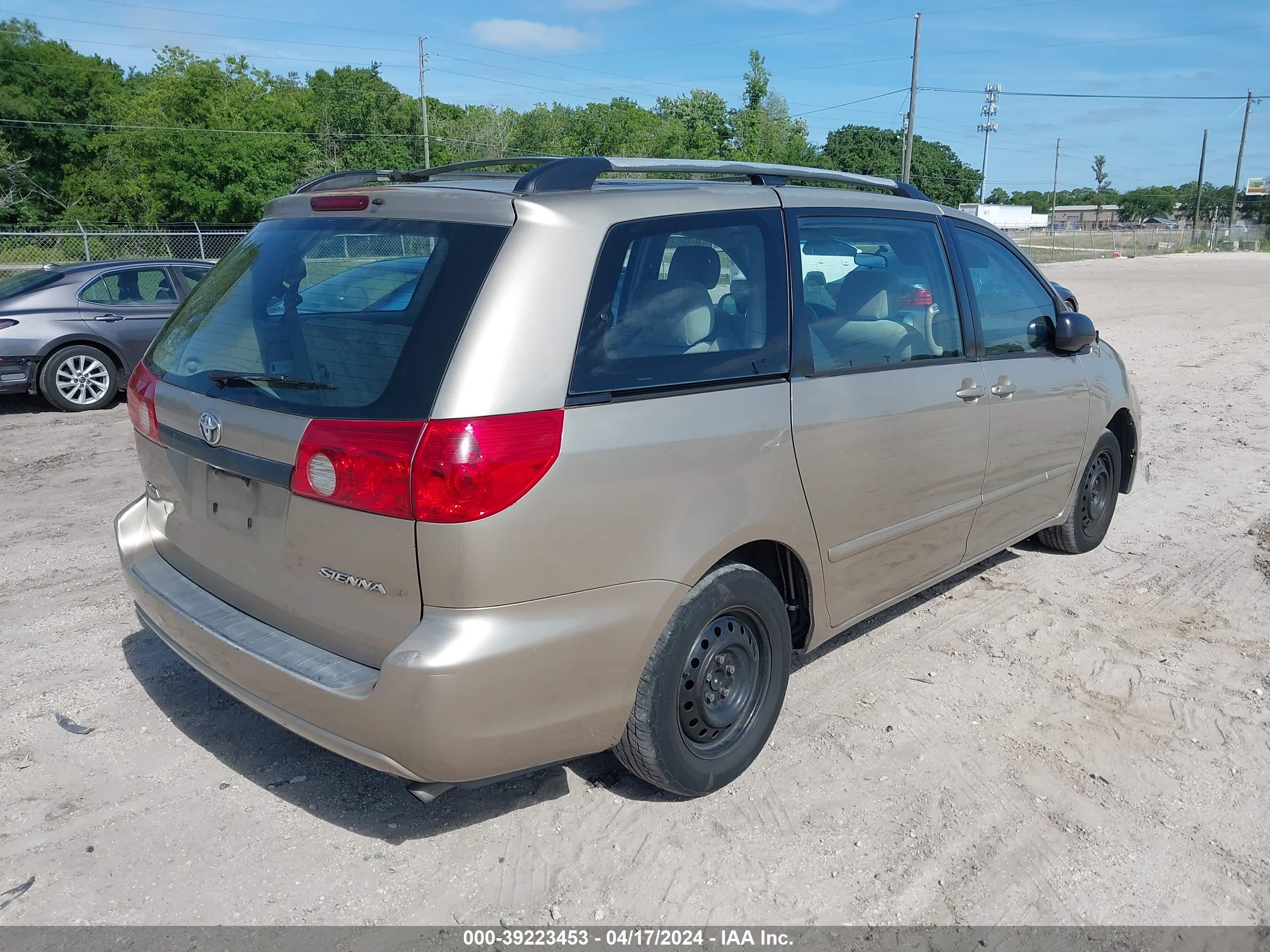 Photo 3 VIN: 5TDZA23C66S578762 - TOYOTA SIENNA 