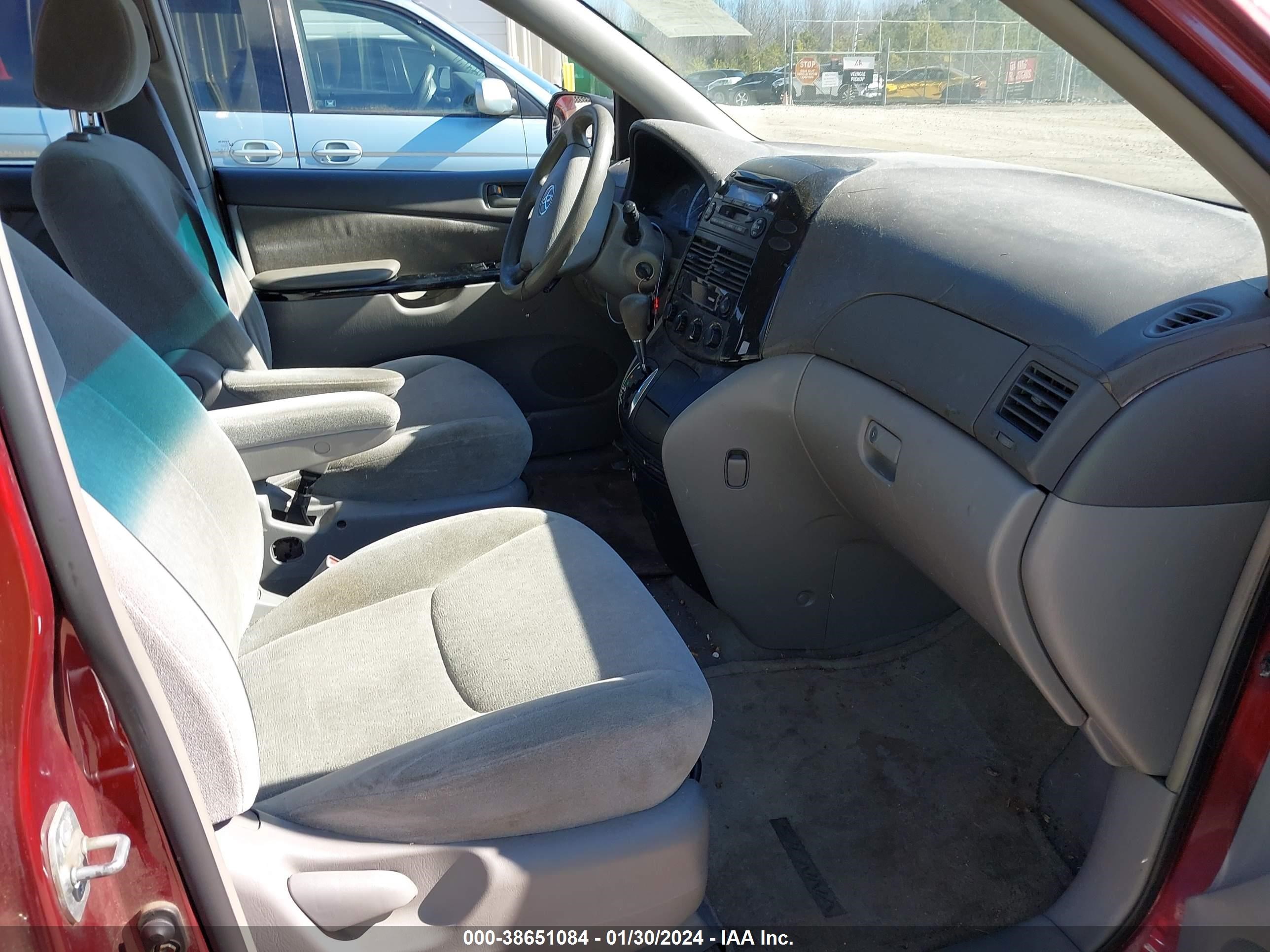 Photo 4 VIN: 5TDZA23C74S078218 - TOYOTA SIENNA 