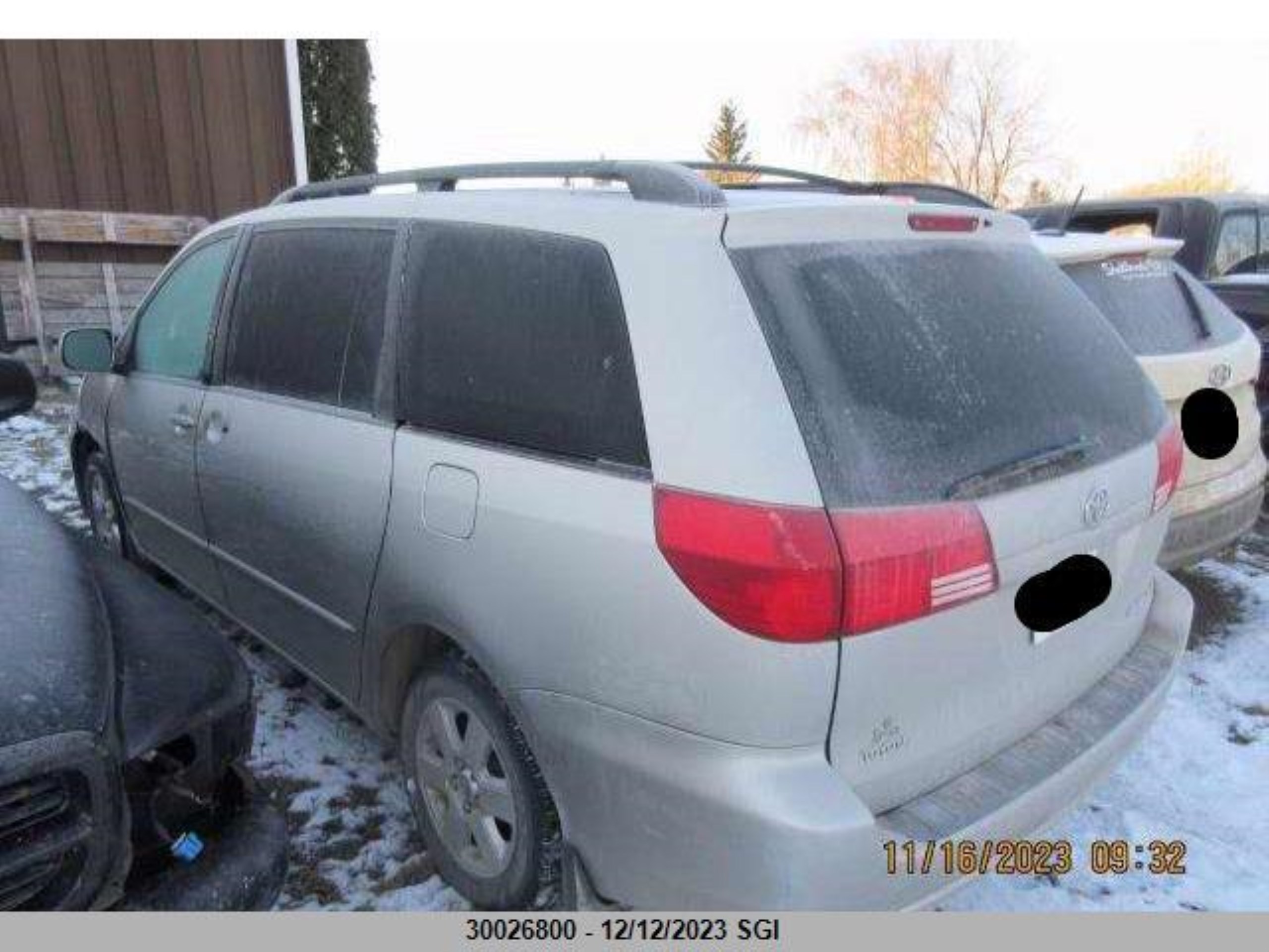 Photo 2 VIN: 5TDZA23C74S133069 - TOYOTA SIENNA 