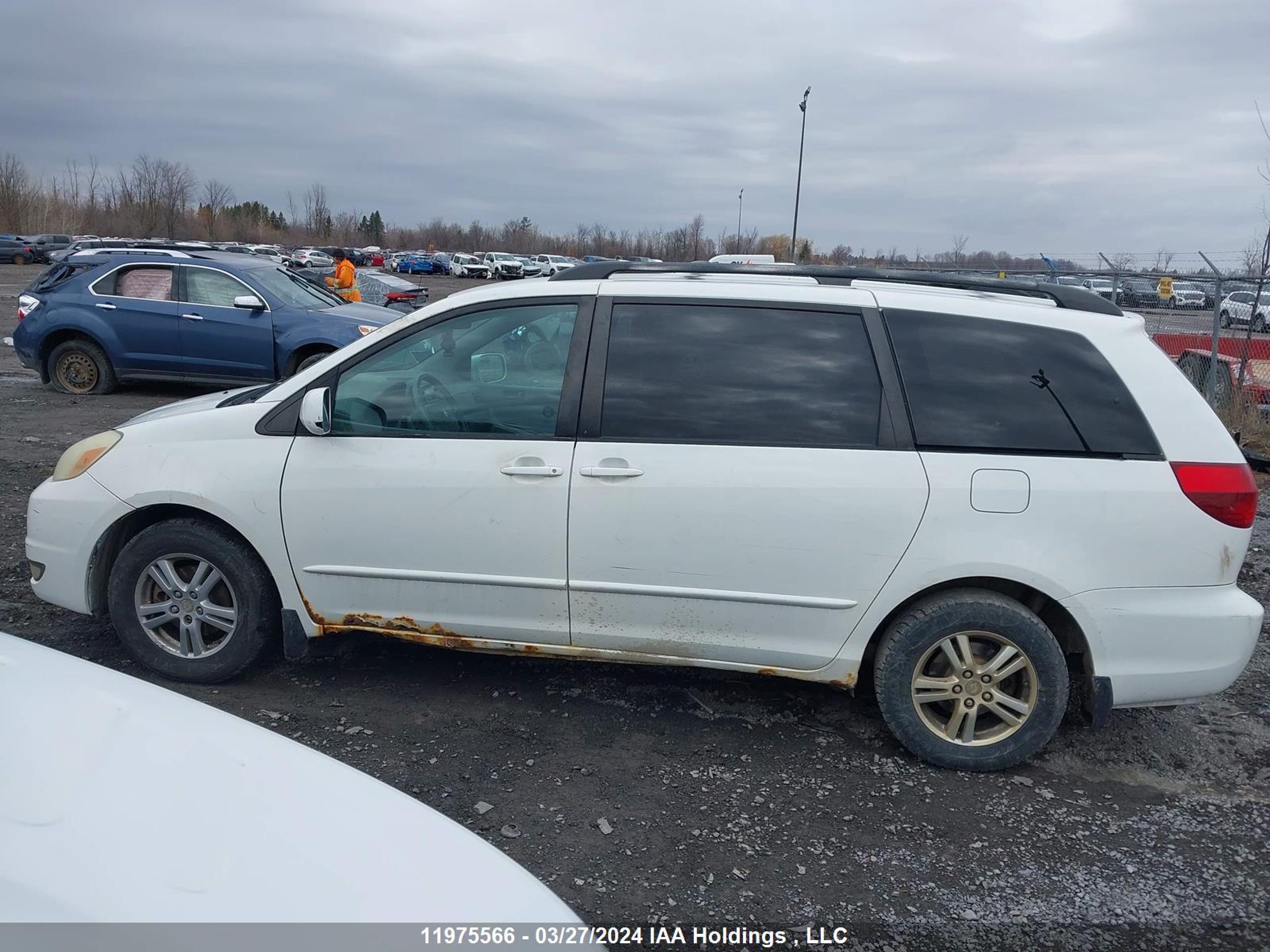 Photo 13 VIN: 5TDZA23C74S214623 - TOYOTA SIENNA 