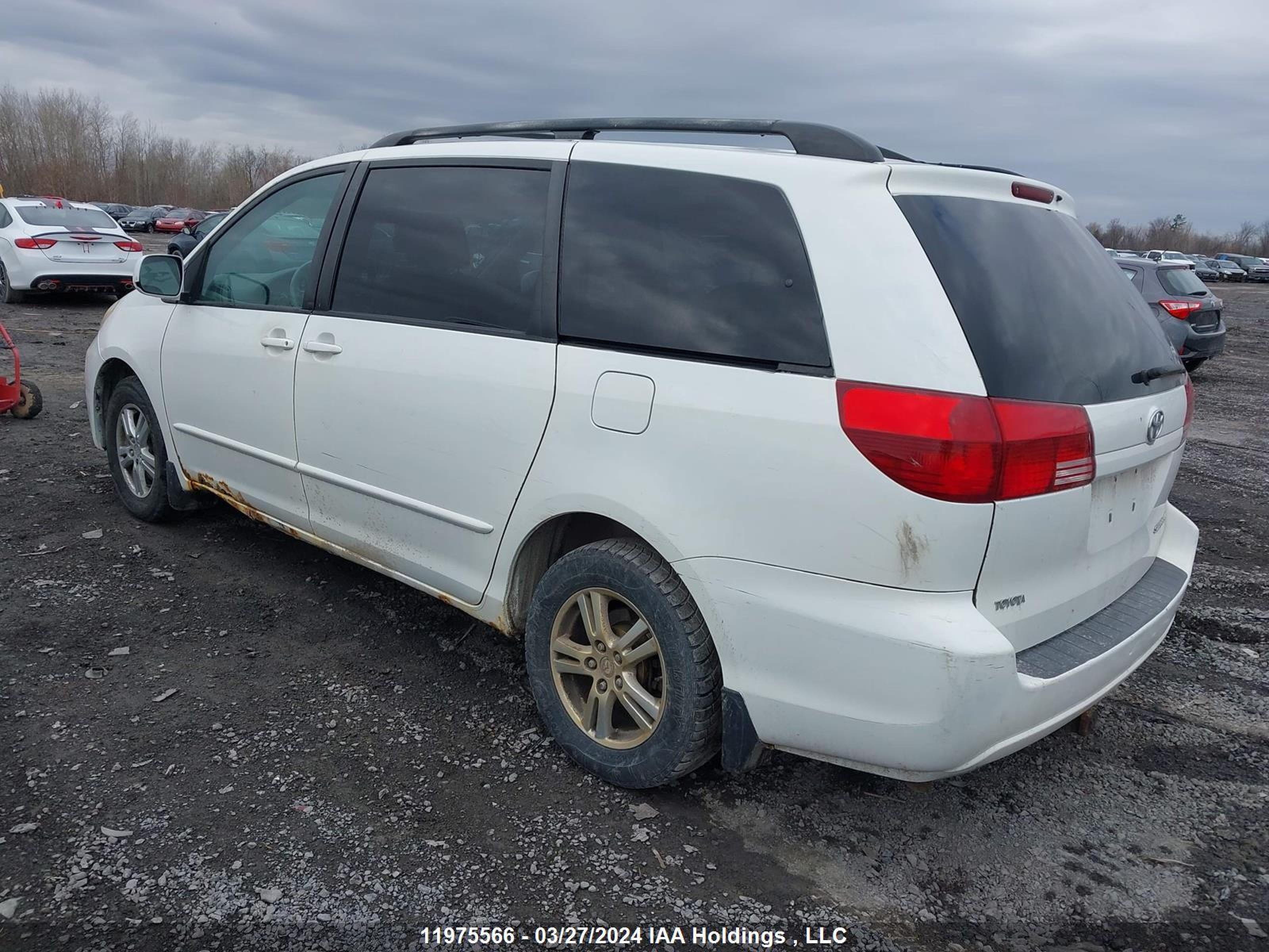 Photo 2 VIN: 5TDZA23C74S214623 - TOYOTA SIENNA 