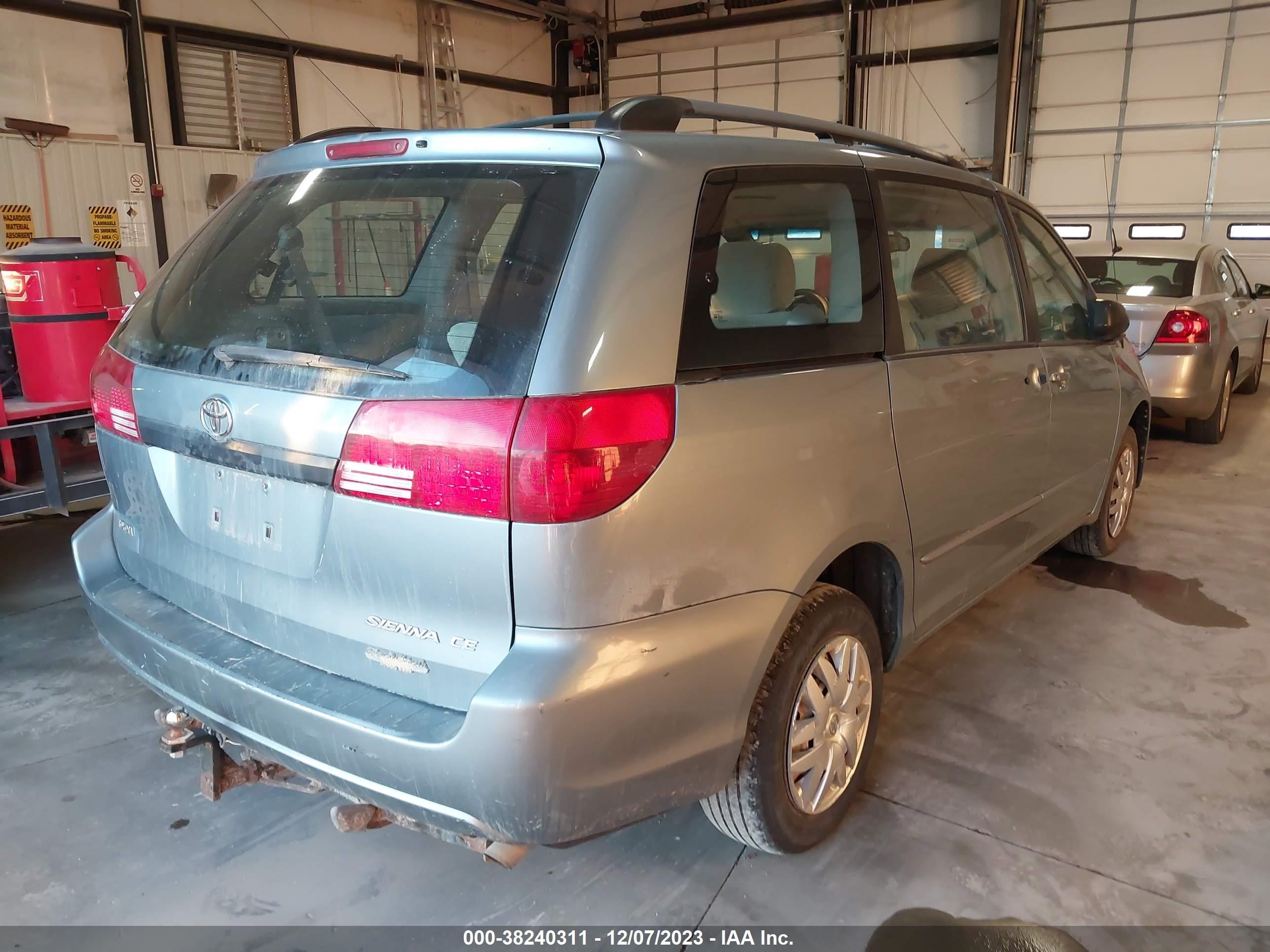 Photo 2 VIN: 5TDZA23C75S251804 - TOYOTA SIENNA 