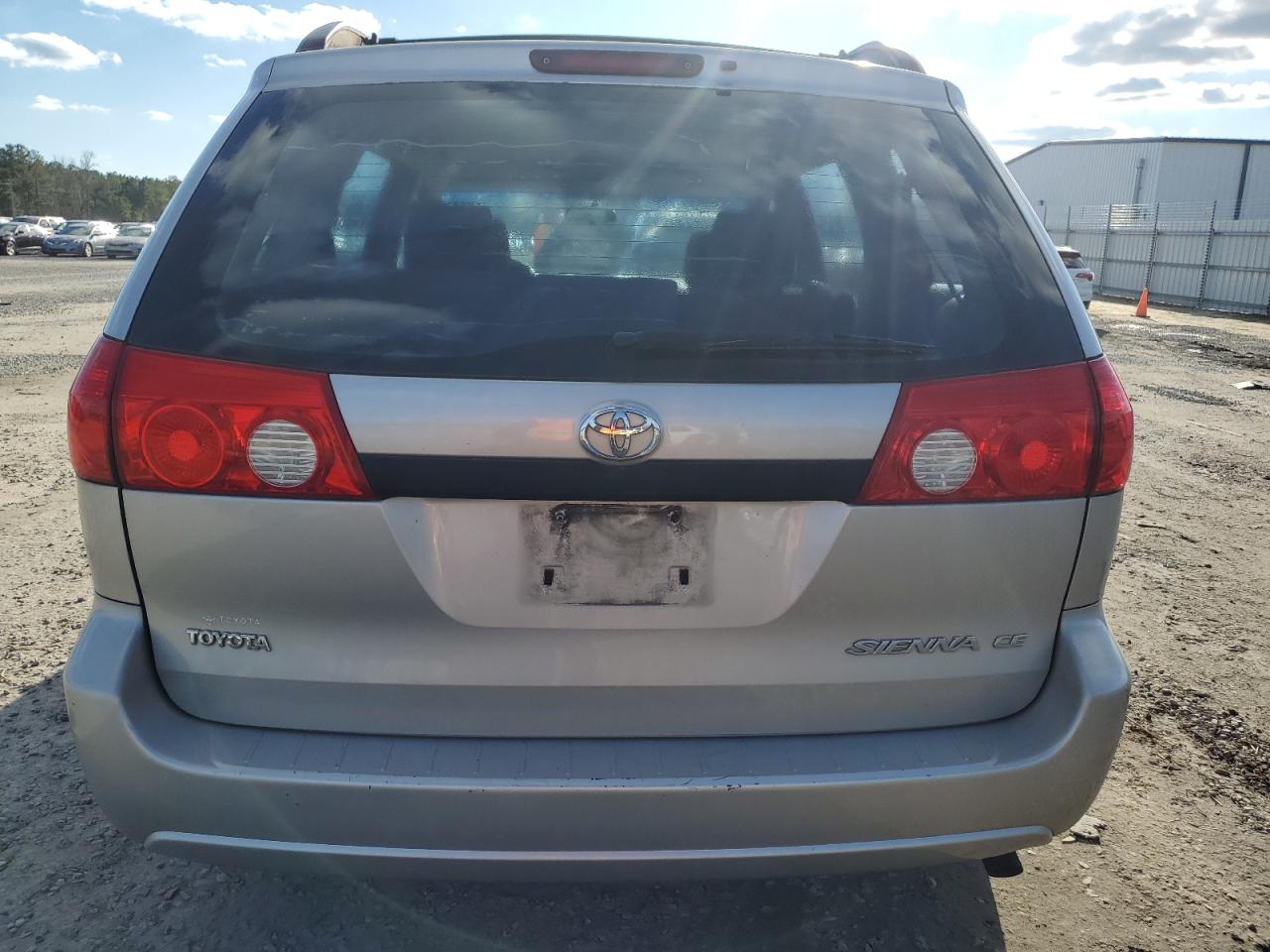 Photo 5 VIN: 5TDZA23C76S438221 - TOYOTA SIENNA 