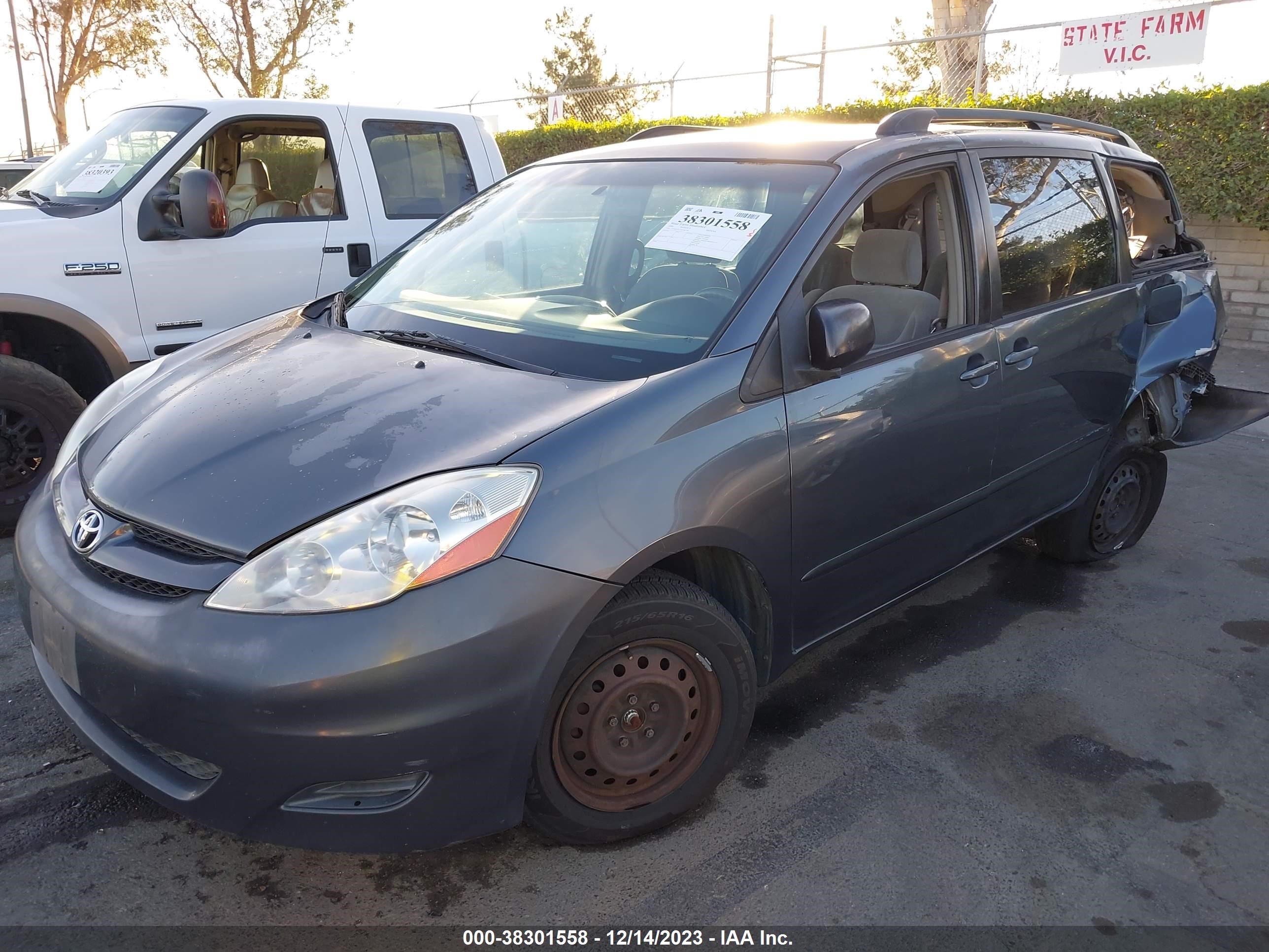 Photo 1 VIN: 5TDZA23C76S586756 - TOYOTA SIENNA 