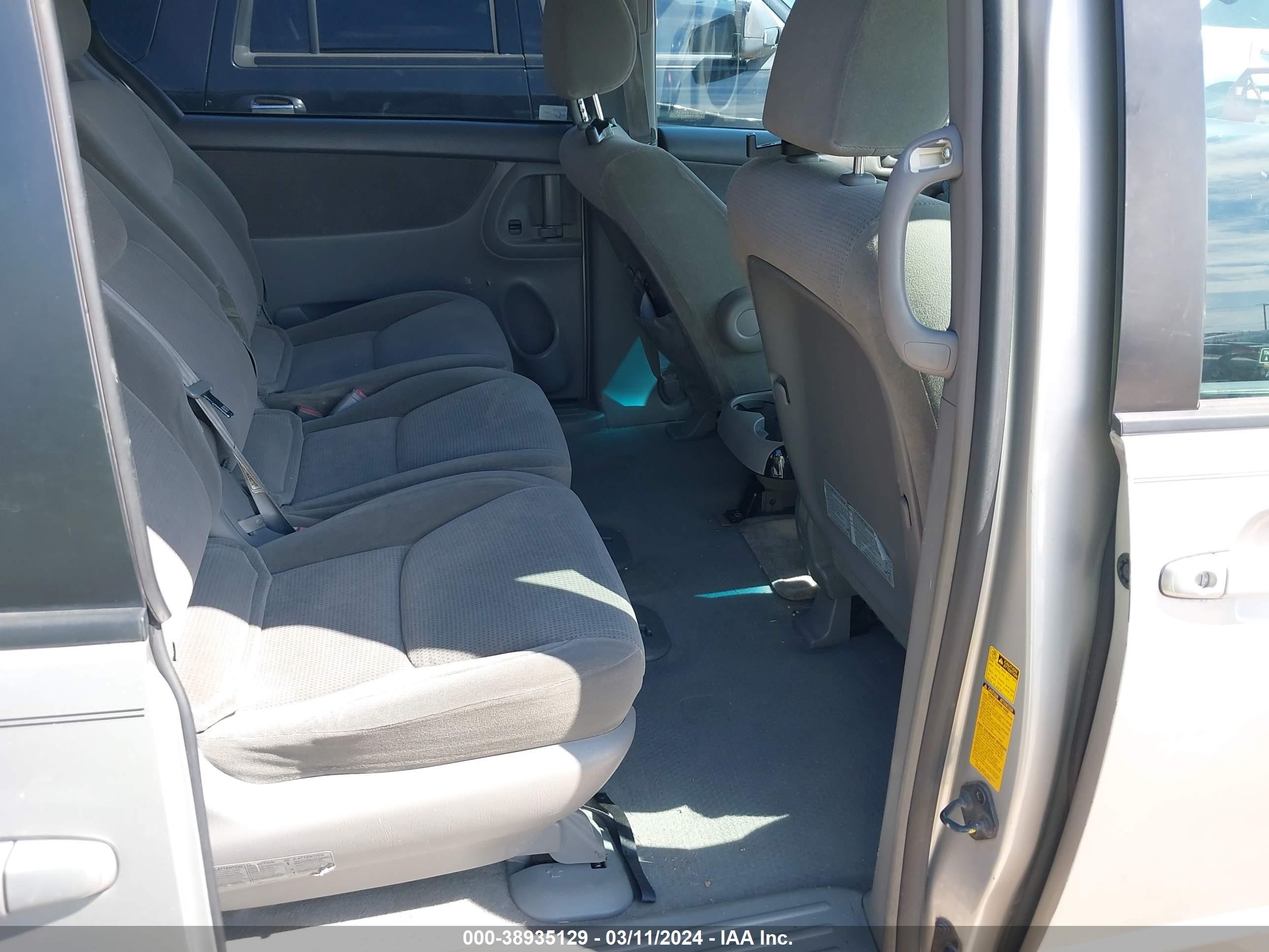 Photo 7 VIN: 5TDZA23C84S106060 - TOYOTA SIENNA 