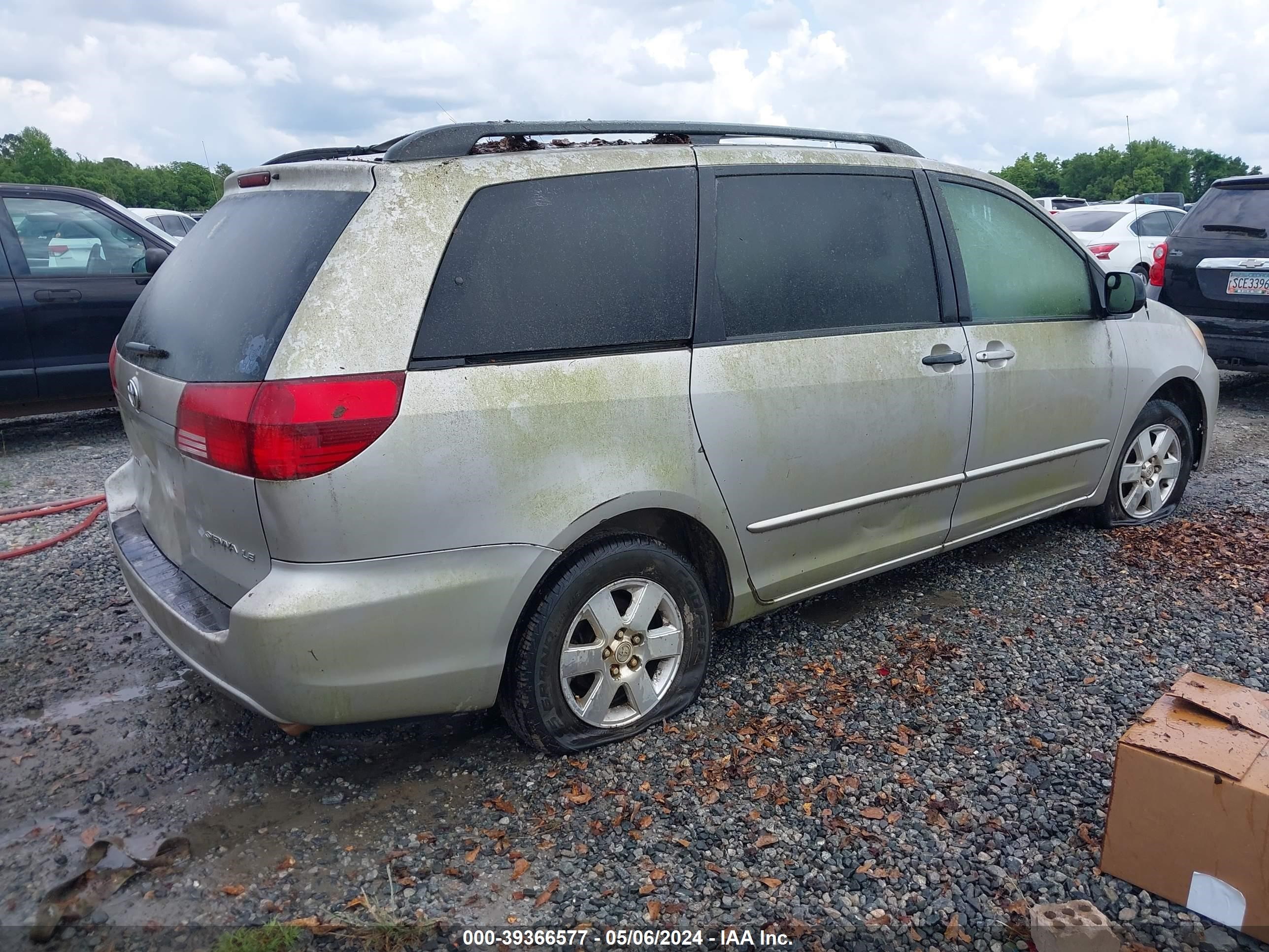 Photo 3 VIN: 5TDZA23C84S138782 - TOYOTA SIENNA 