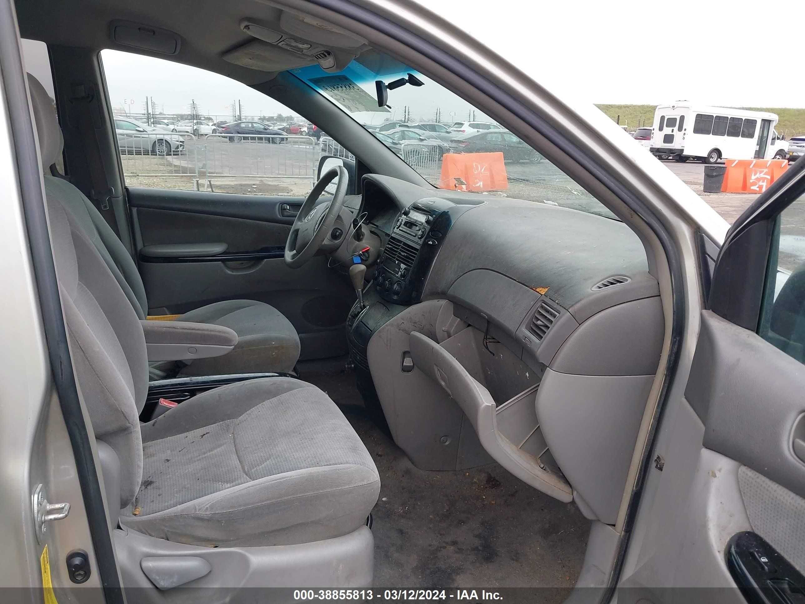 Photo 4 VIN: 5TDZA23C84S206076 - TOYOTA SIENNA 